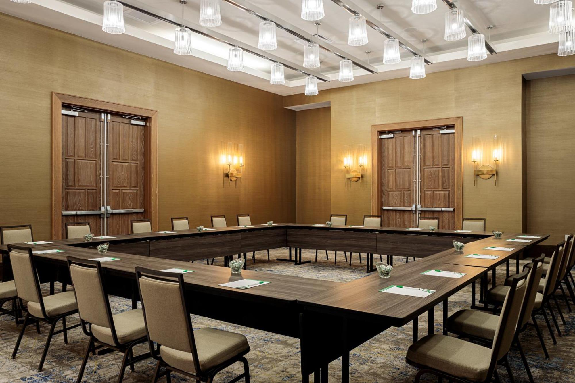 Holiday Inn & Suites Nashville Downtown - Broadway By Ihg Hotel Nashville