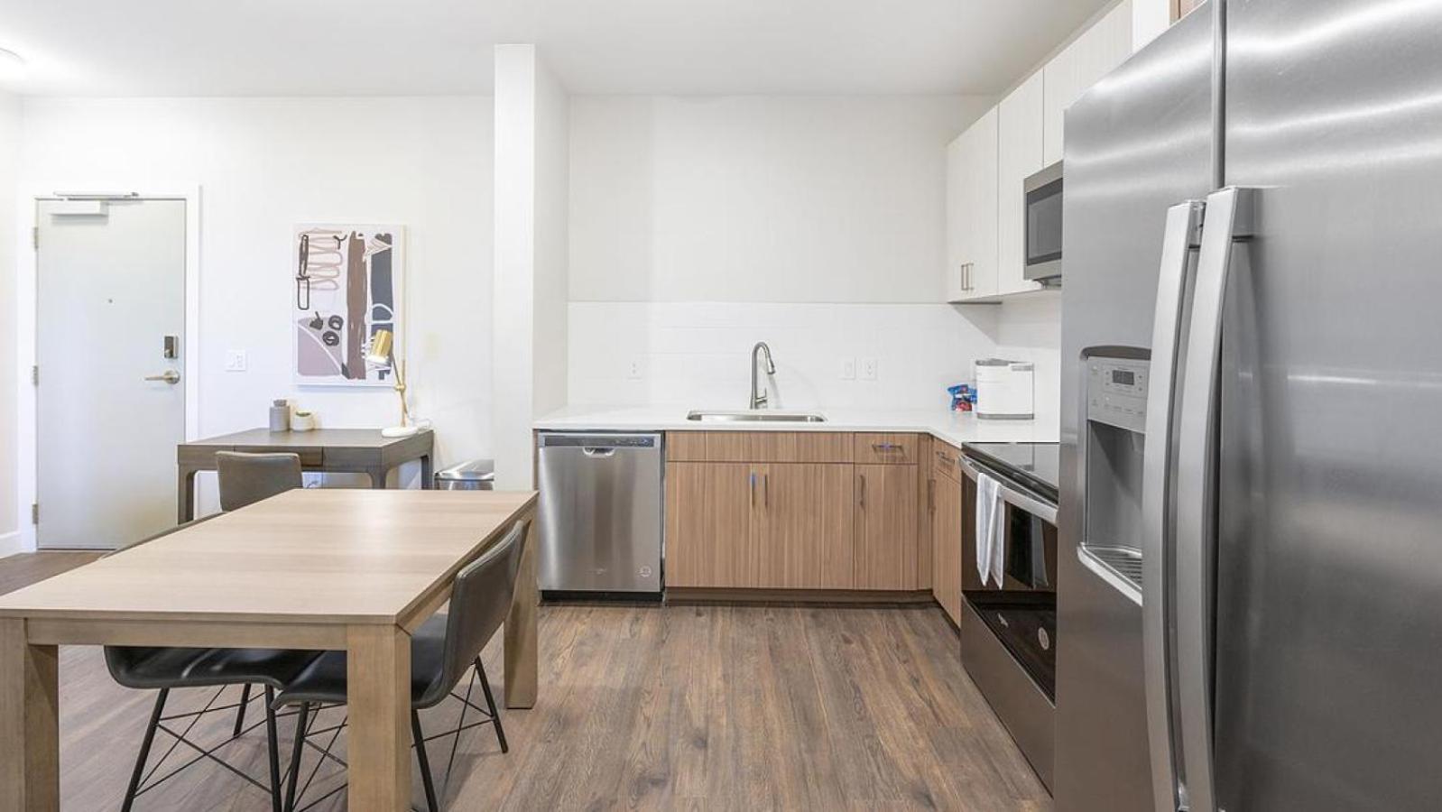 Landing Modern With Amazing Amenities Apartment