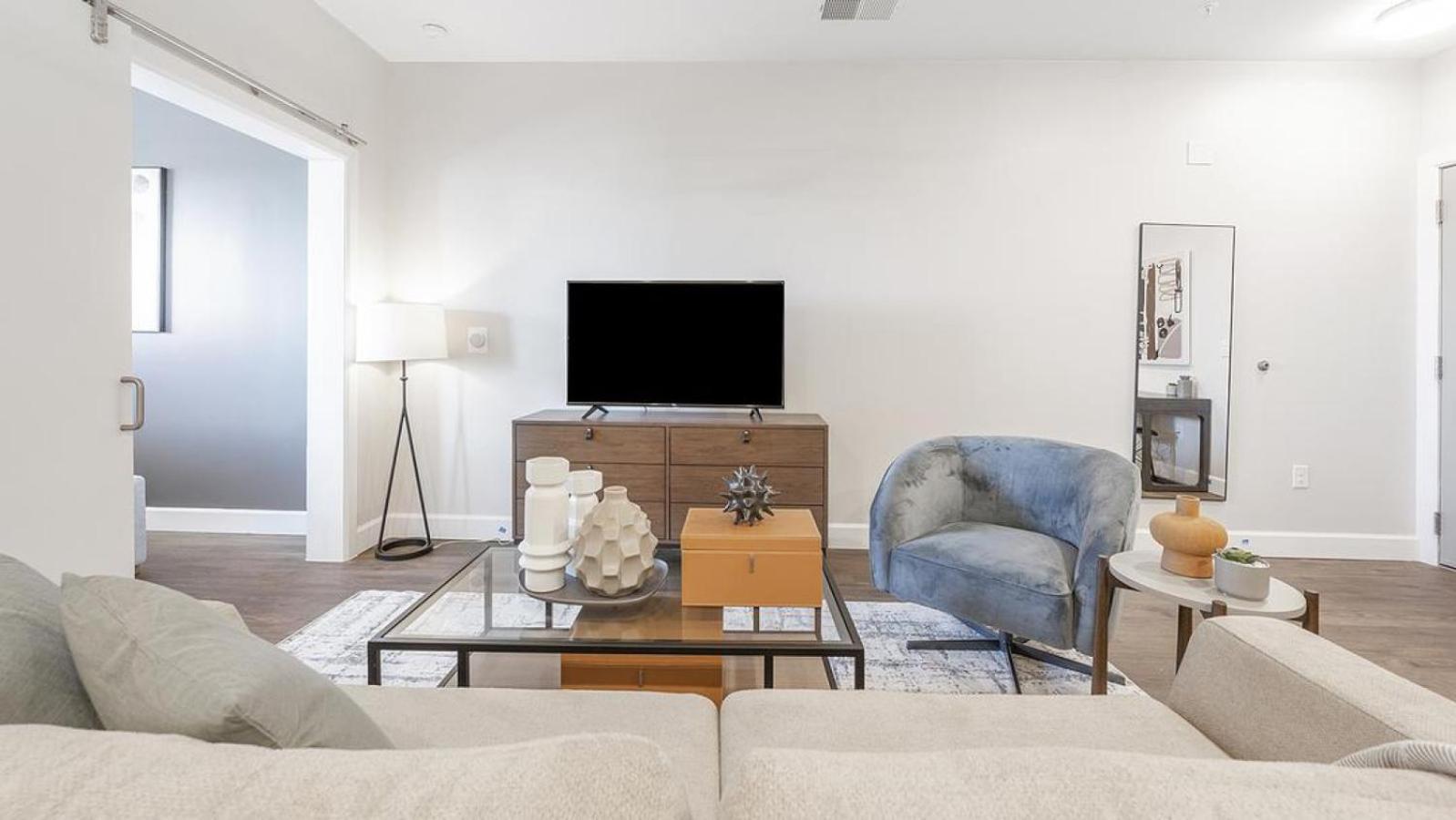 Apartment Landing Modern With Amazing Amenities