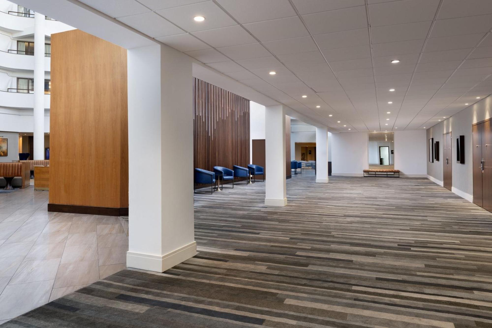 Airport Marriott Hotel 4*