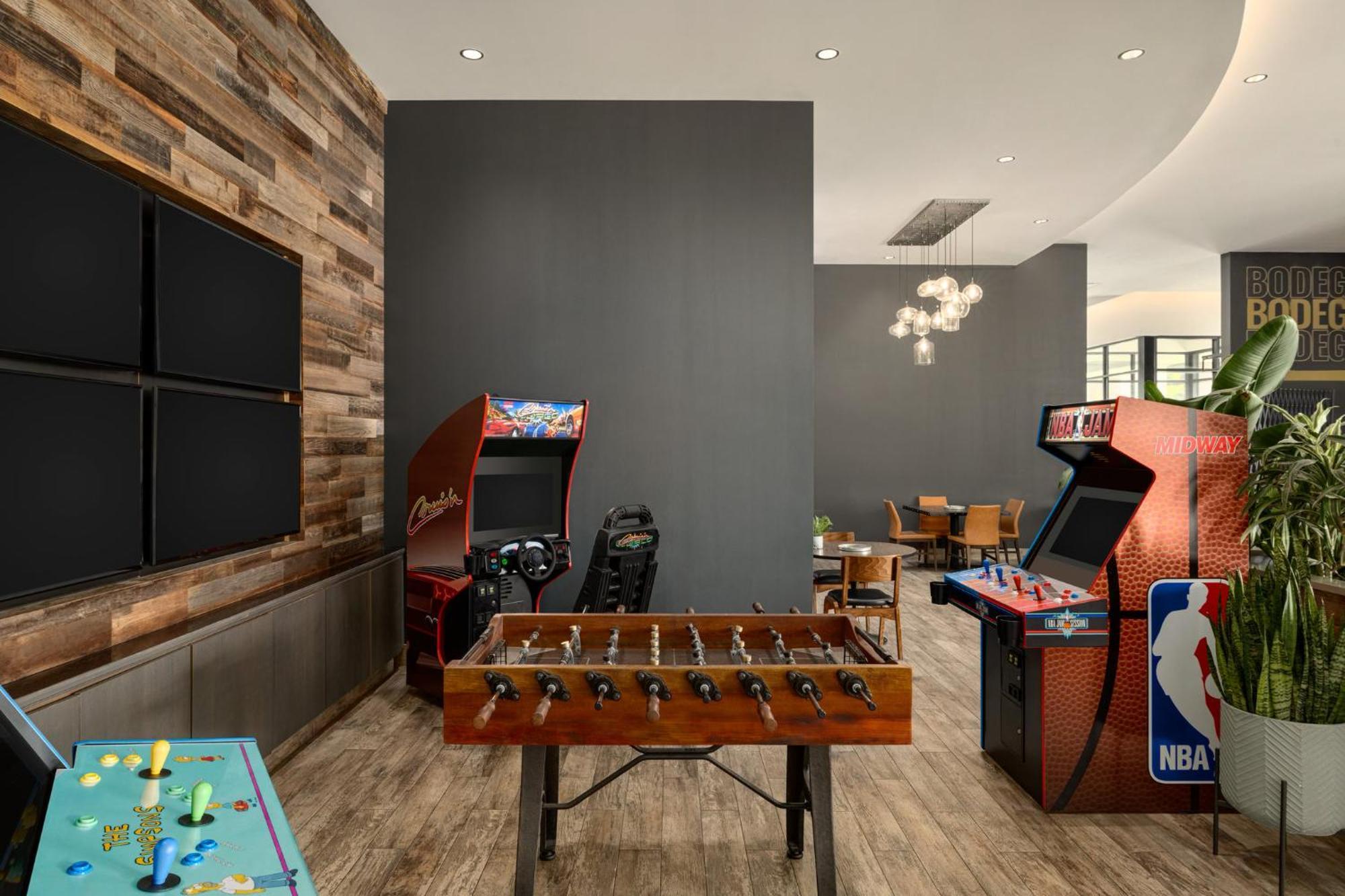 Holiday Inn & Suites Nashville Downtown - Broadway By Ihg Hotel 3*