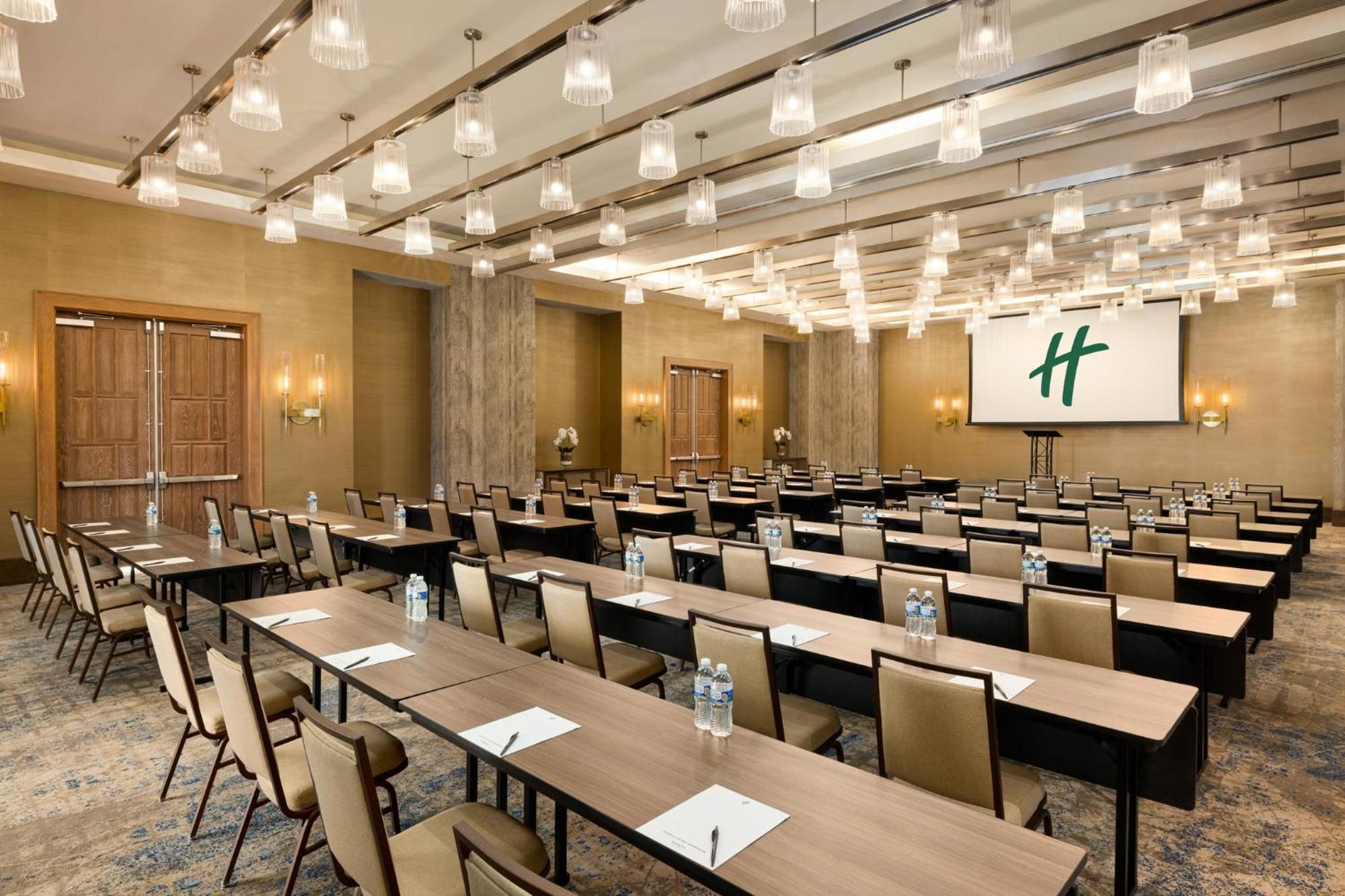 Holiday Inn & Suites Nashville Downtown - Broadway By Ihg Hotel
