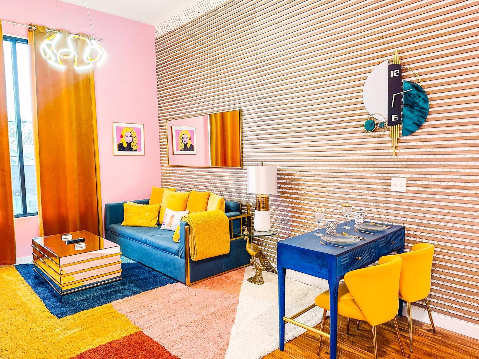 Holiday home Dolly's Art Deco - Luxe Near Broadway
