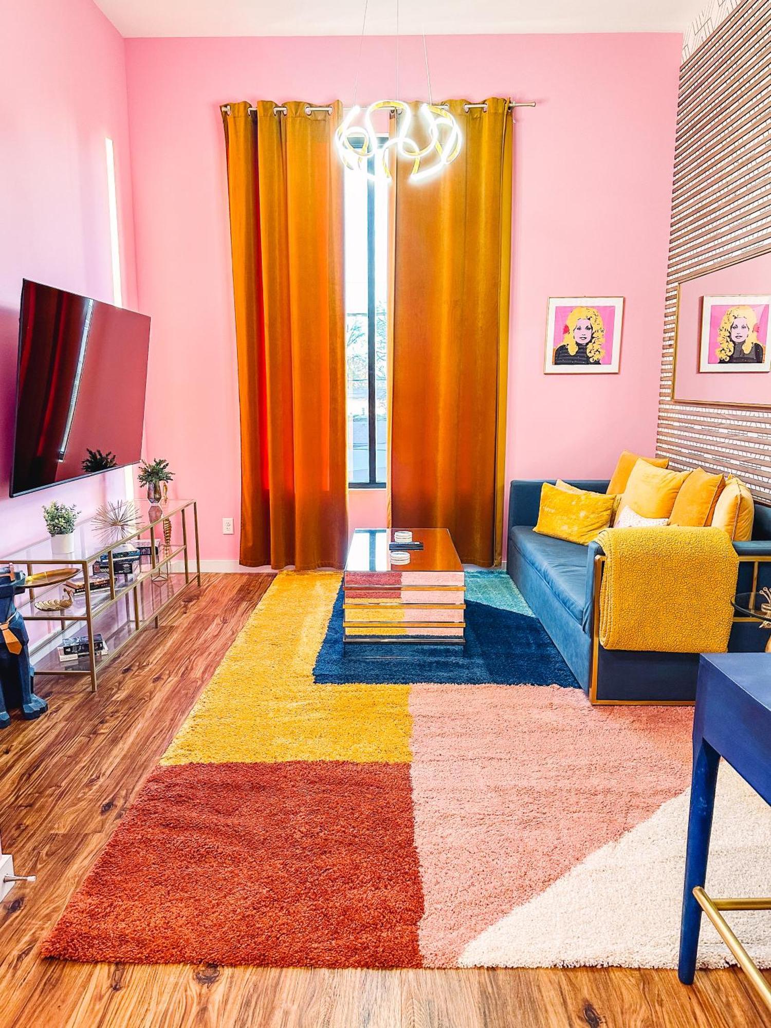 Holiday home Dolly's Art Deco - Luxe Near Broadway *
