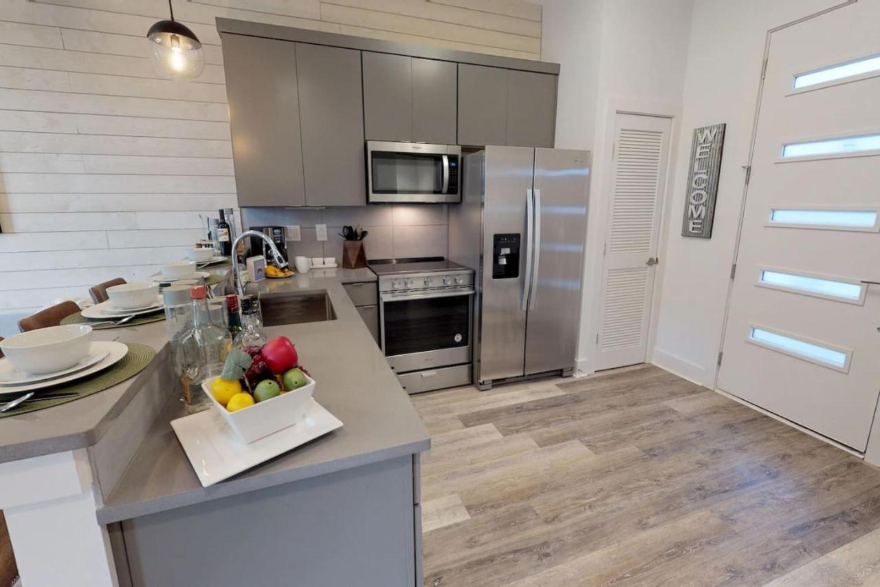 Great Location 1 Bedroom Sleeps 4