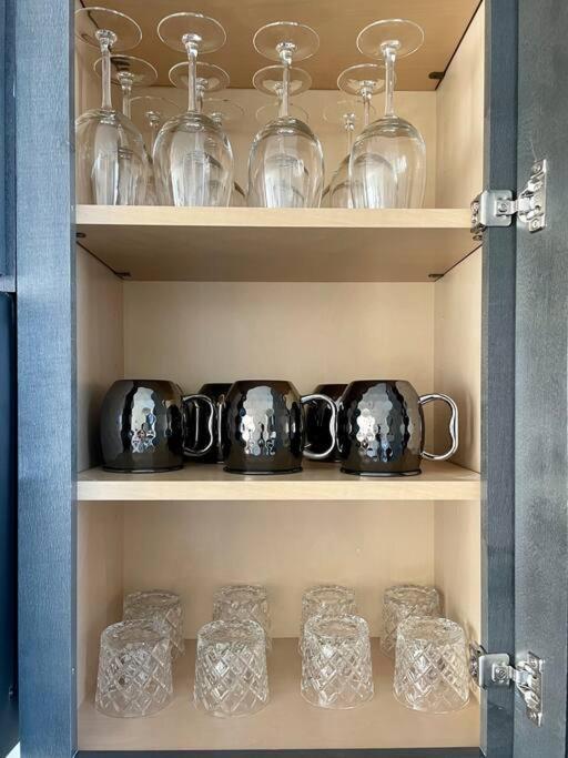 Spacious W Rooftop Deck And Mural! 10 Min 2 Dt Holiday home