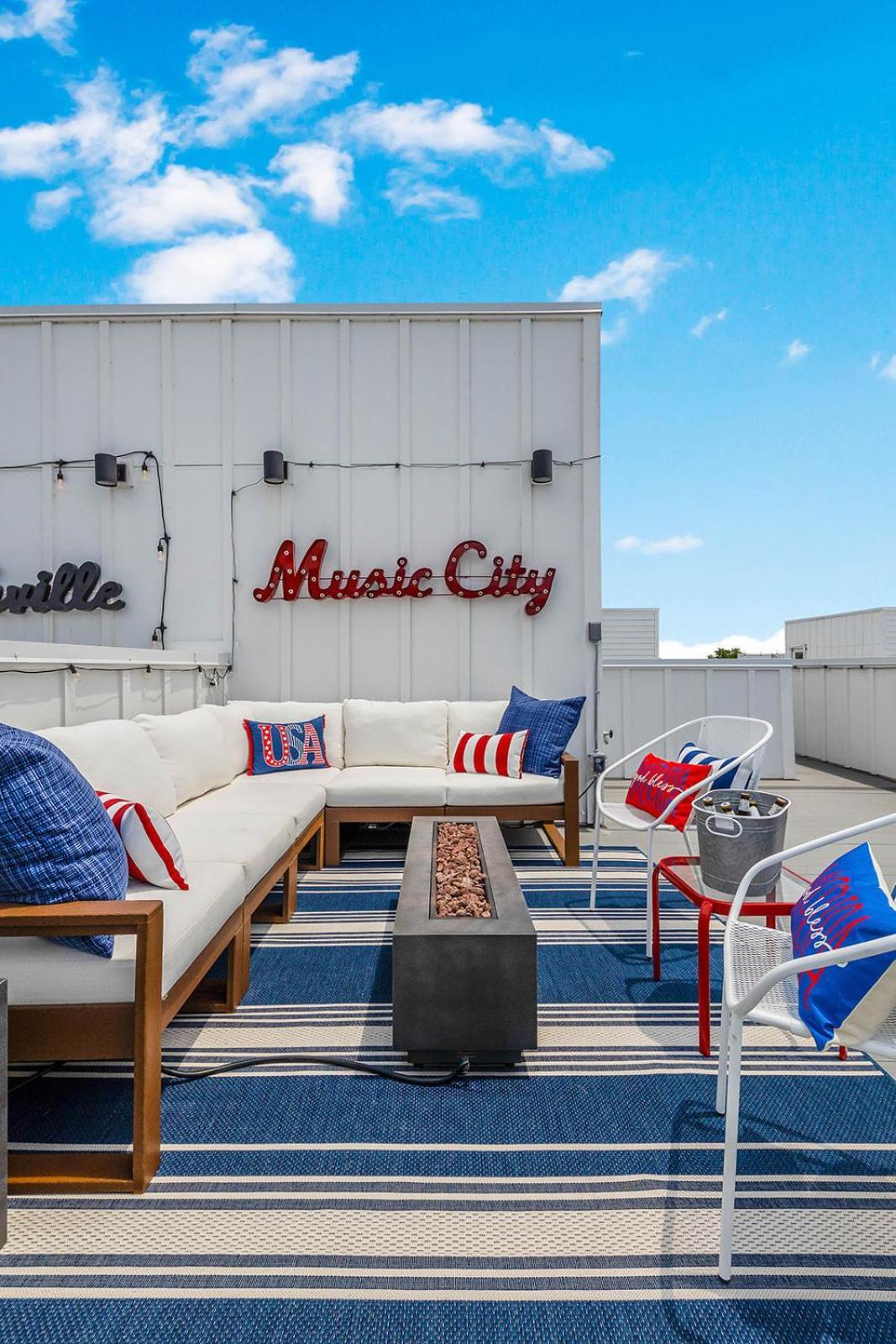 The Bluebell - Rooftop Lounge With Hot Tub * Nashville