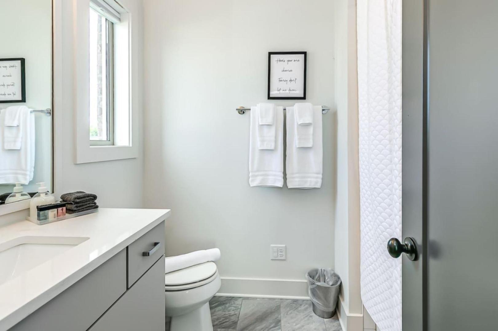 Holiday home 11 Beds 6 Full Baths 5 Minutes To Downtown