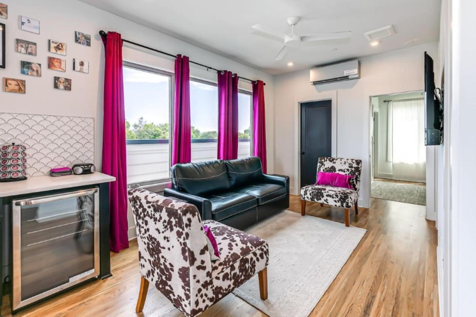 Holiday home 11 Beds 6 Full Baths 5 Minutes To Downtown