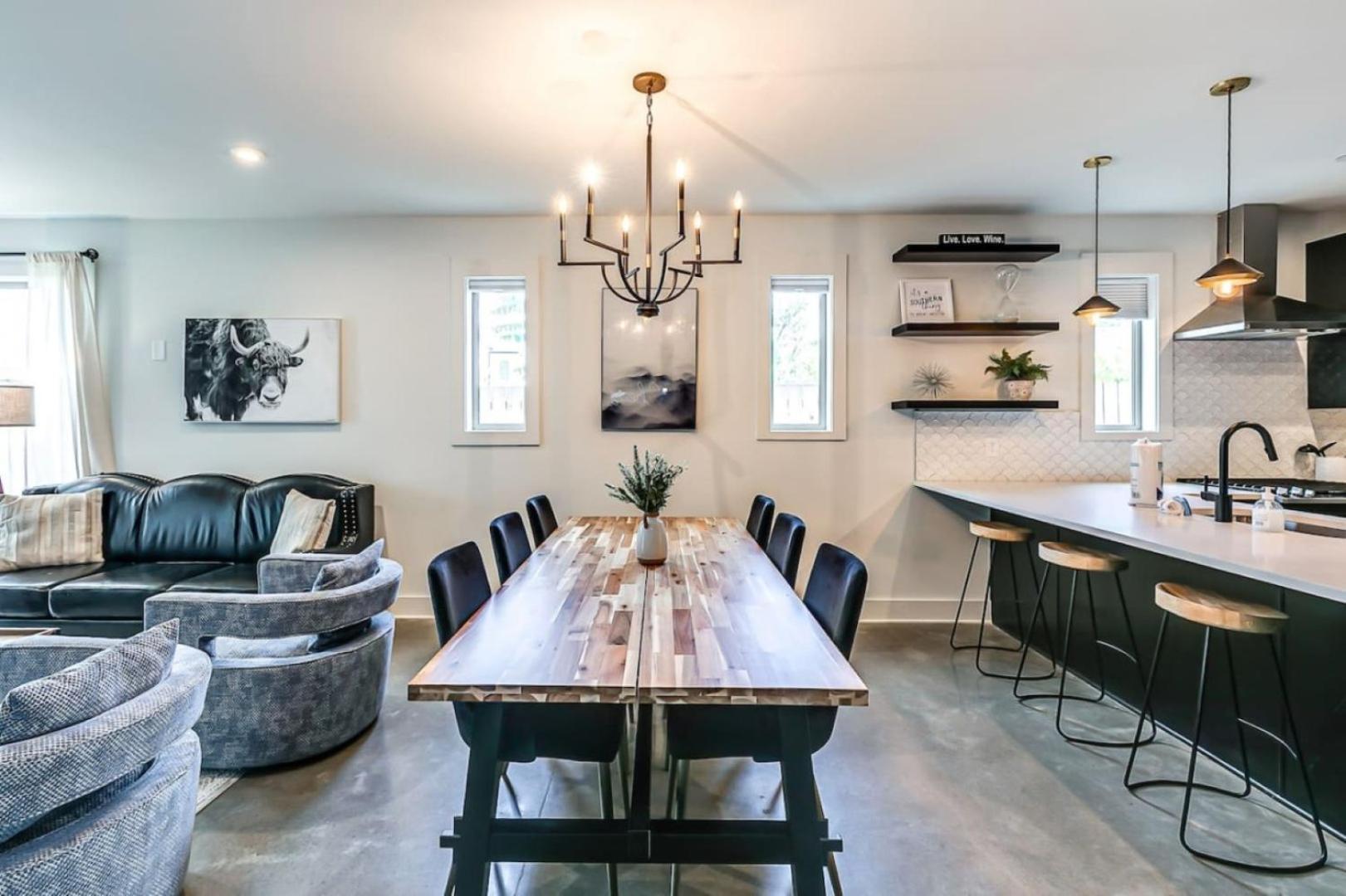 11 Beds 6 Full Baths 5 Minutes To Downtown *