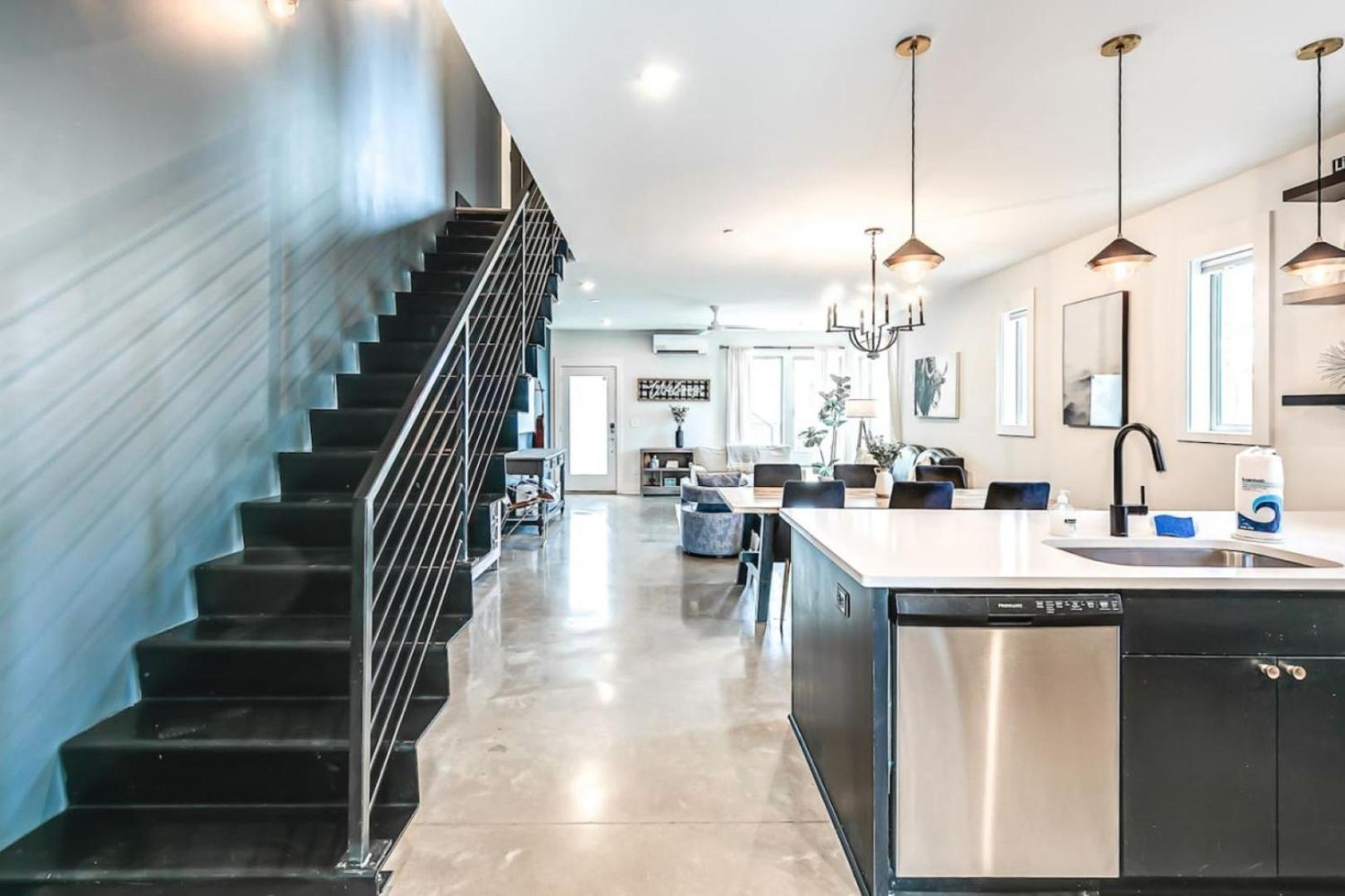 11 Beds 6 Full Baths 5 Minutes To Downtown Nashville