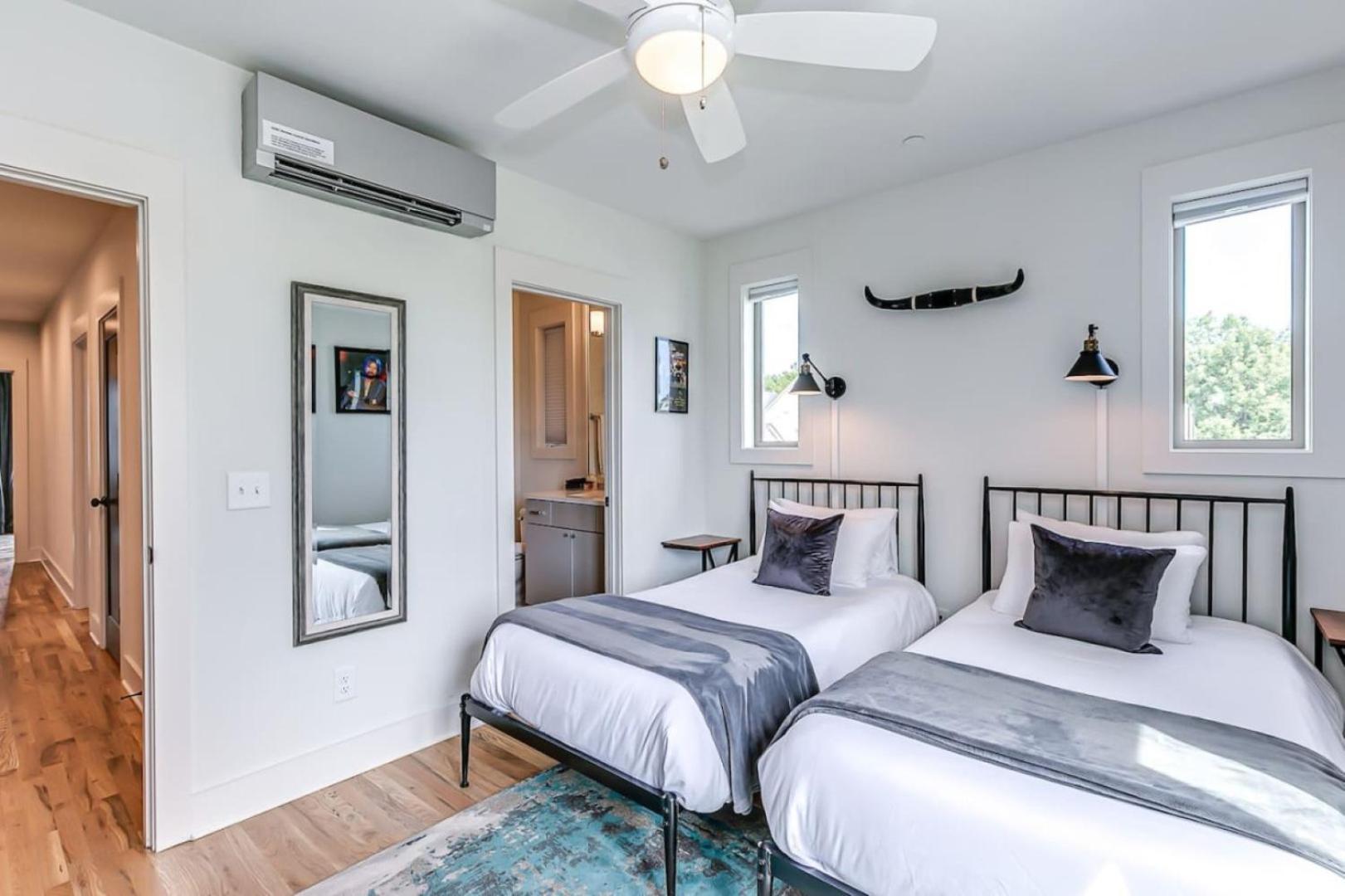 11 Beds 6 Full Baths 5 Minutes To Downtown Nashville