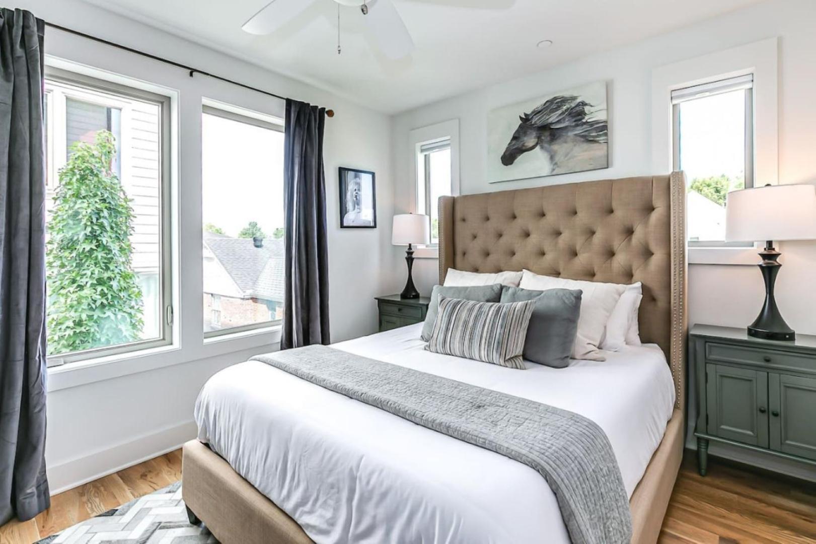 Holiday home 11 Beds 6 Full Baths 5 Minutes To Downtown *