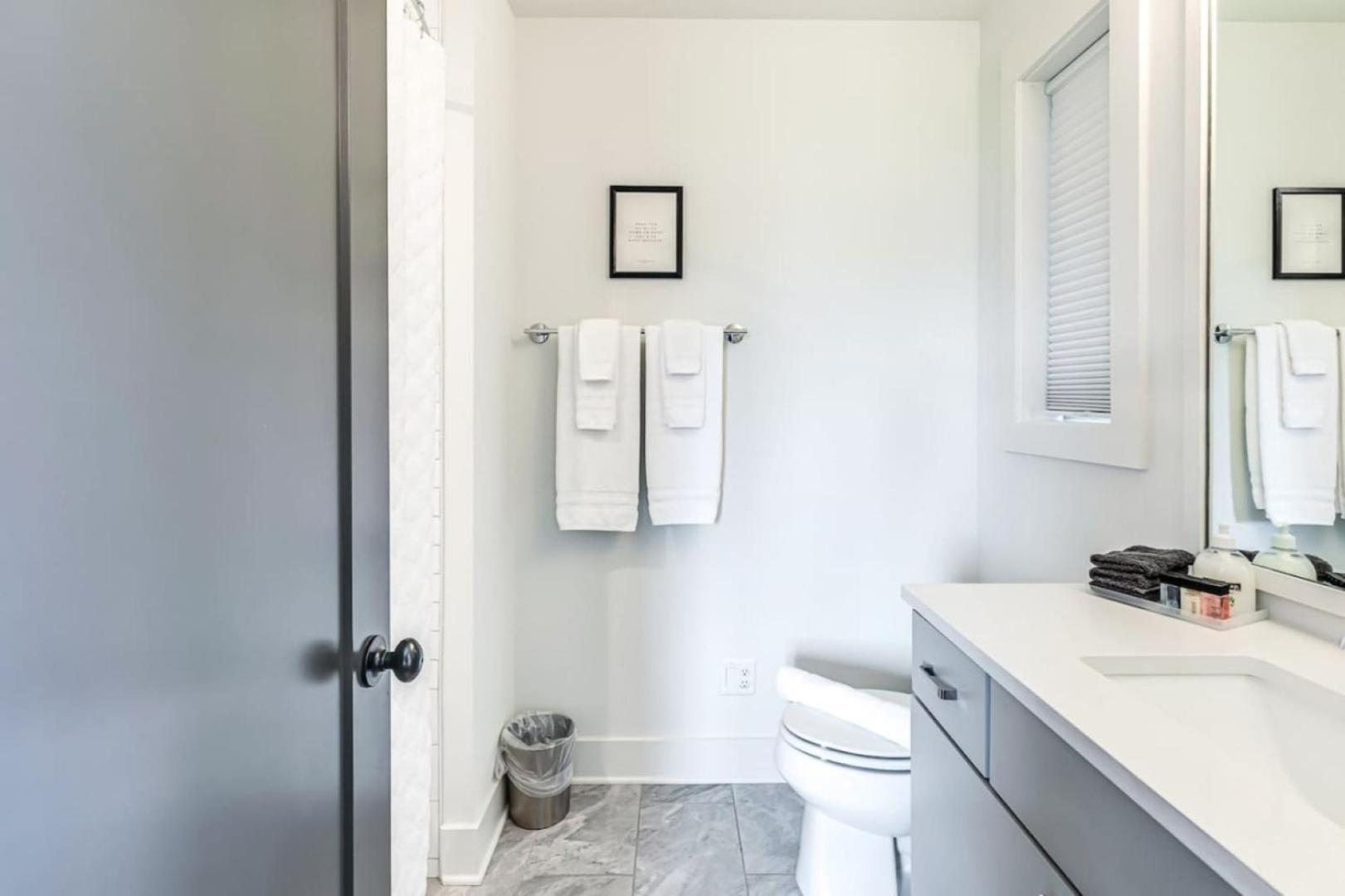 11 Beds 6 Full Baths 5 Minutes To Downtown Holiday home *