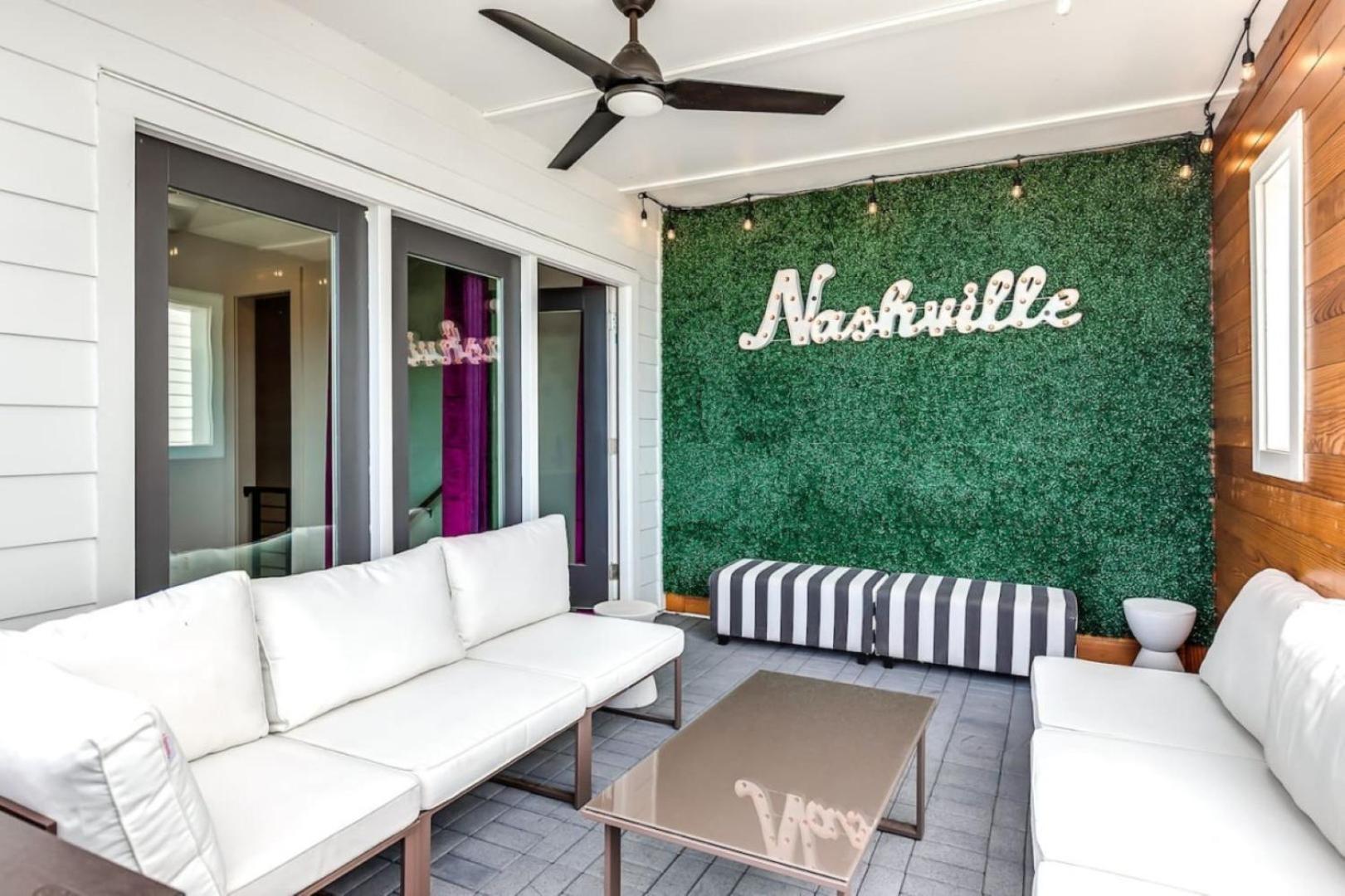 Holiday home 11 Beds 6 Full Baths 5 Minutes To Downtown *