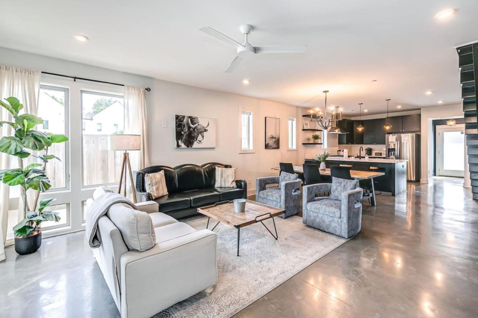 11 Beds 6 Full Baths 5 Minutes To Downtown