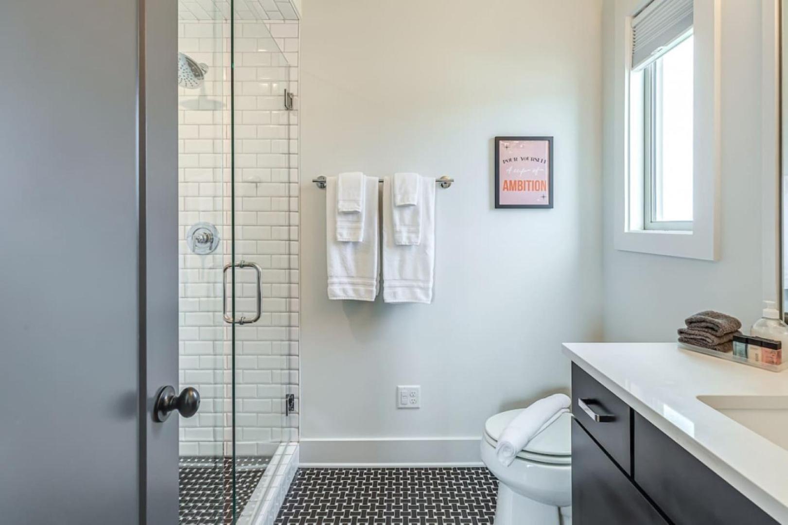 11 Beds 6 Full Baths 5 Minutes To Downtown Holiday home