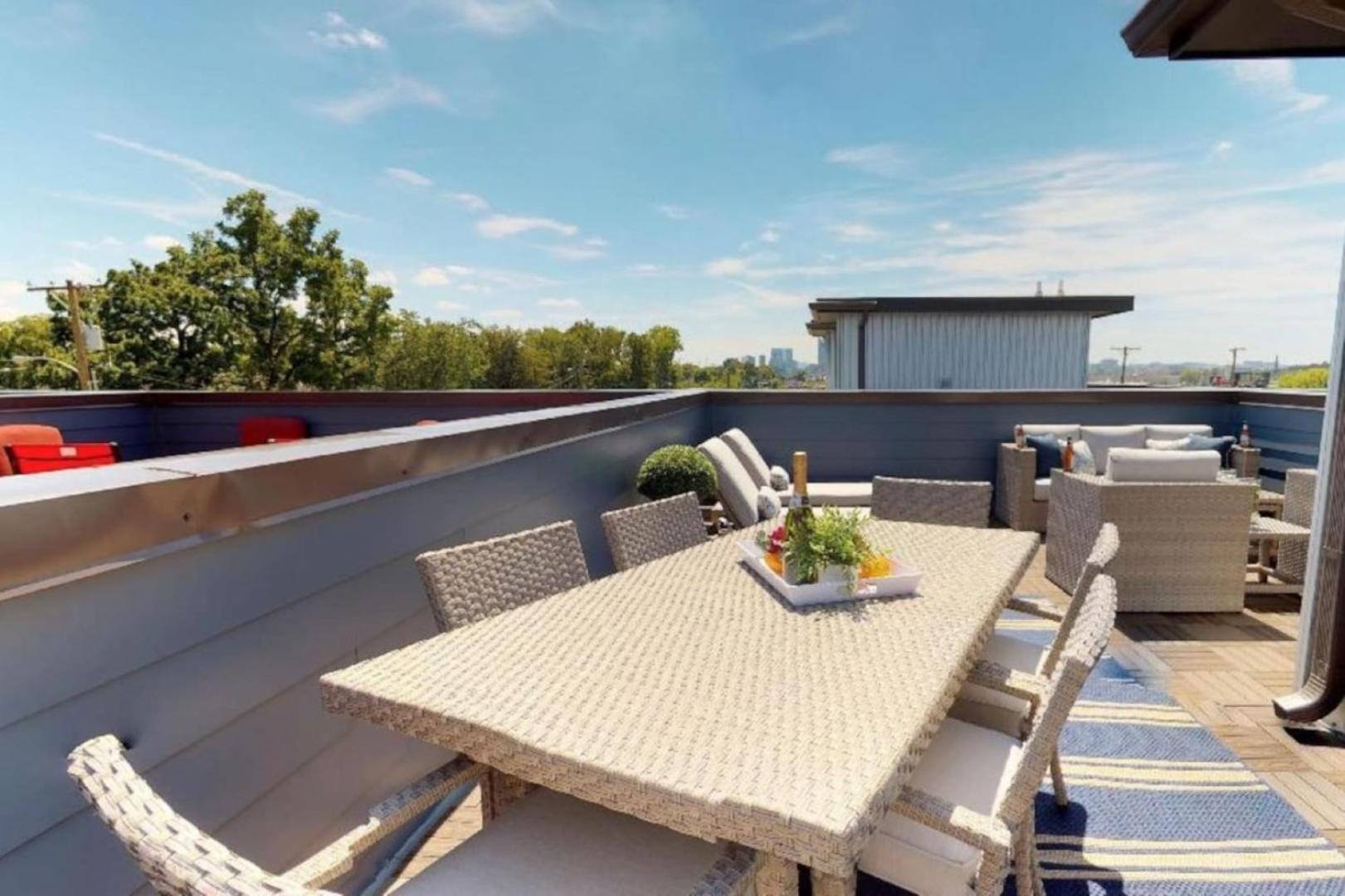 Rooftop Deck With View Modern Charming Holiday home Nashville