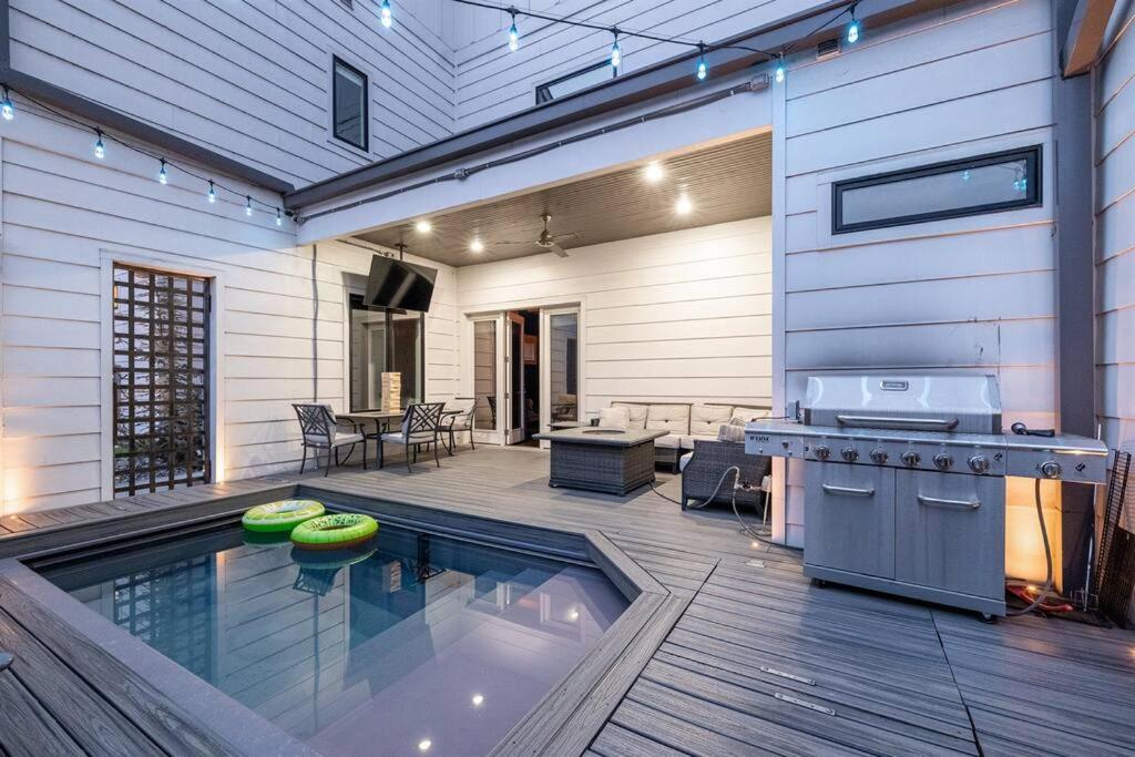 Luxury House - Heated Pool - In The Gulch - Walk Anywhere *
