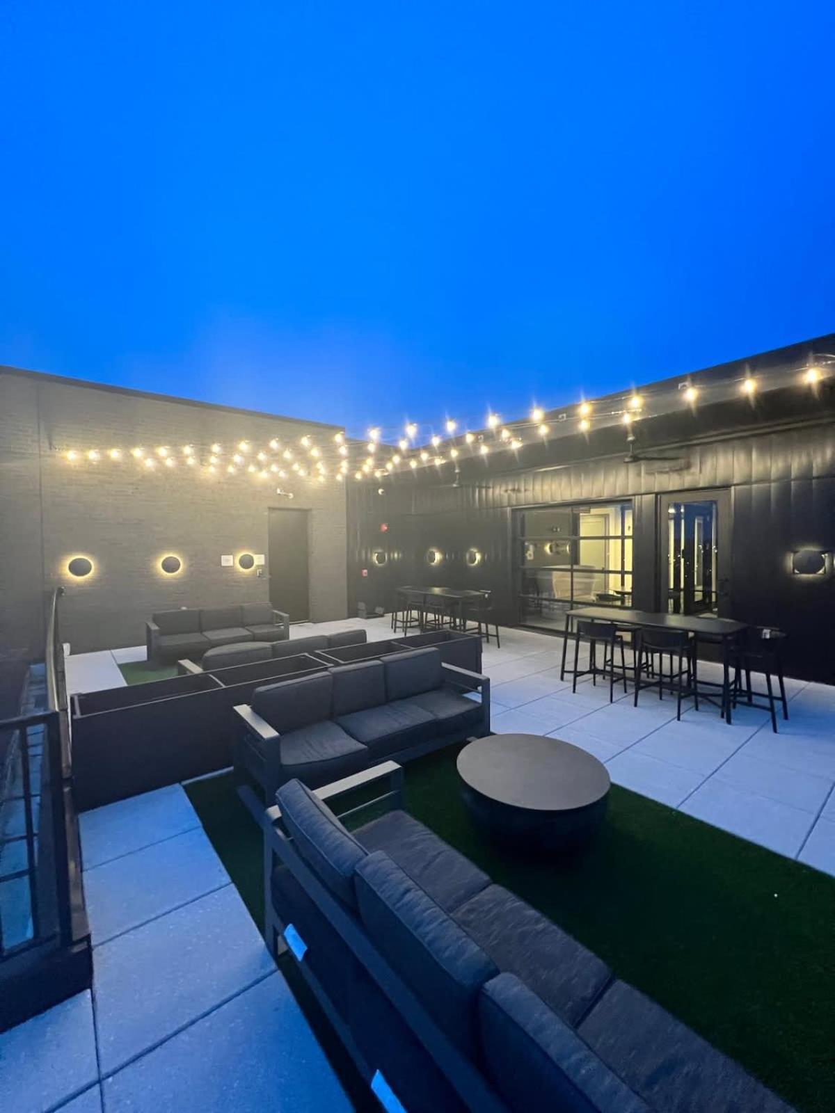 Muse- Morgan Wallen Speakeasy And Giant Balcony Nashville