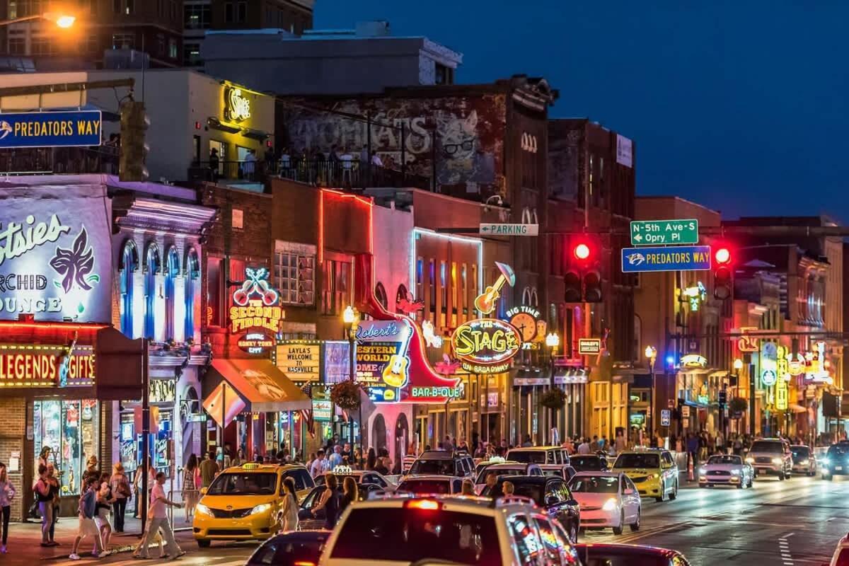 Delight - Fun Murals & Downtown Views Holiday home Nashville