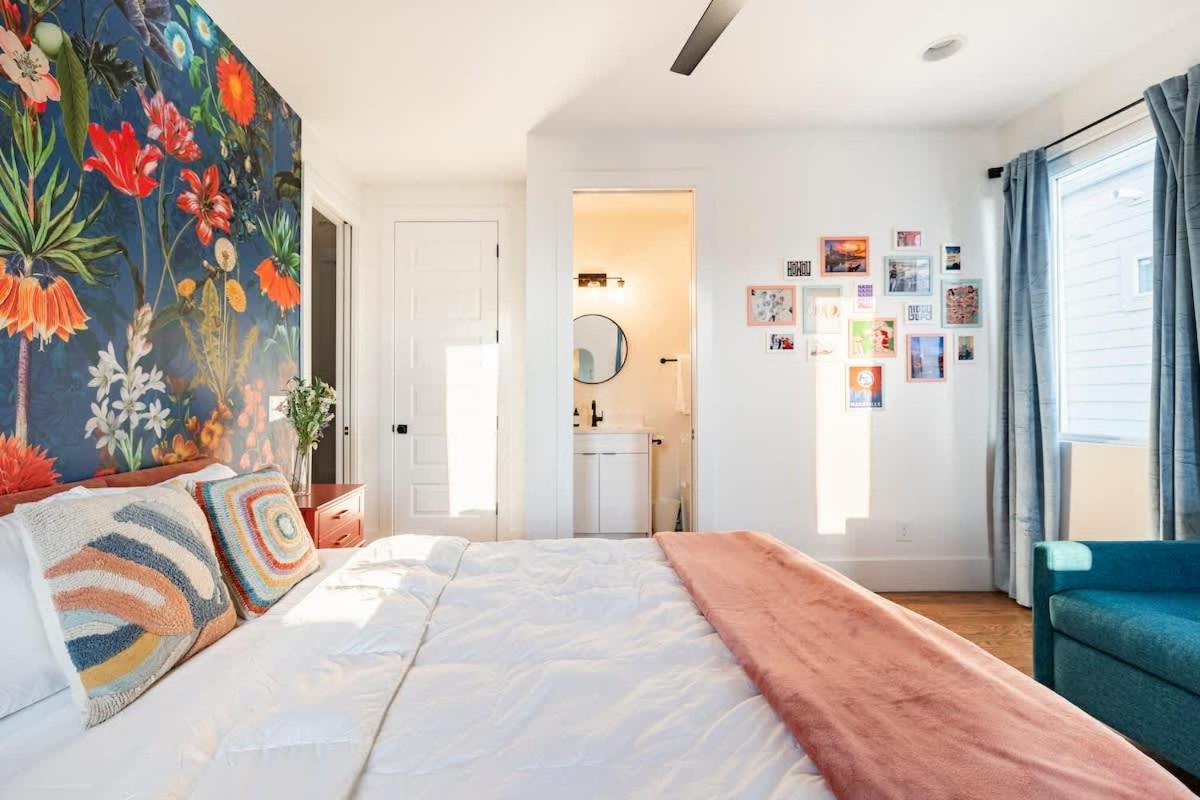 Delight - Fun Murals & Downtown Views * Nashville