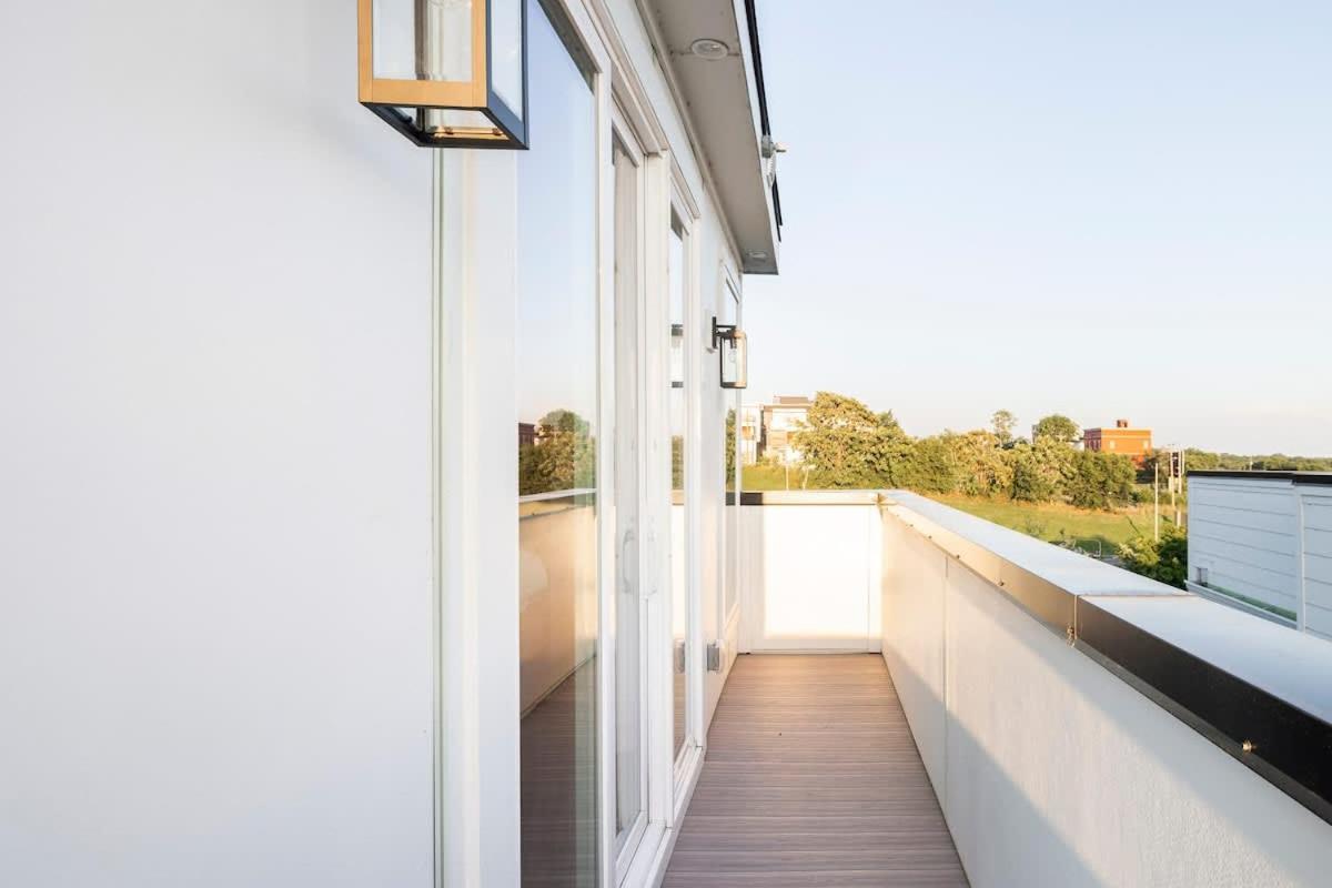 Delight - Fun Murals & Downtown Views Holiday home