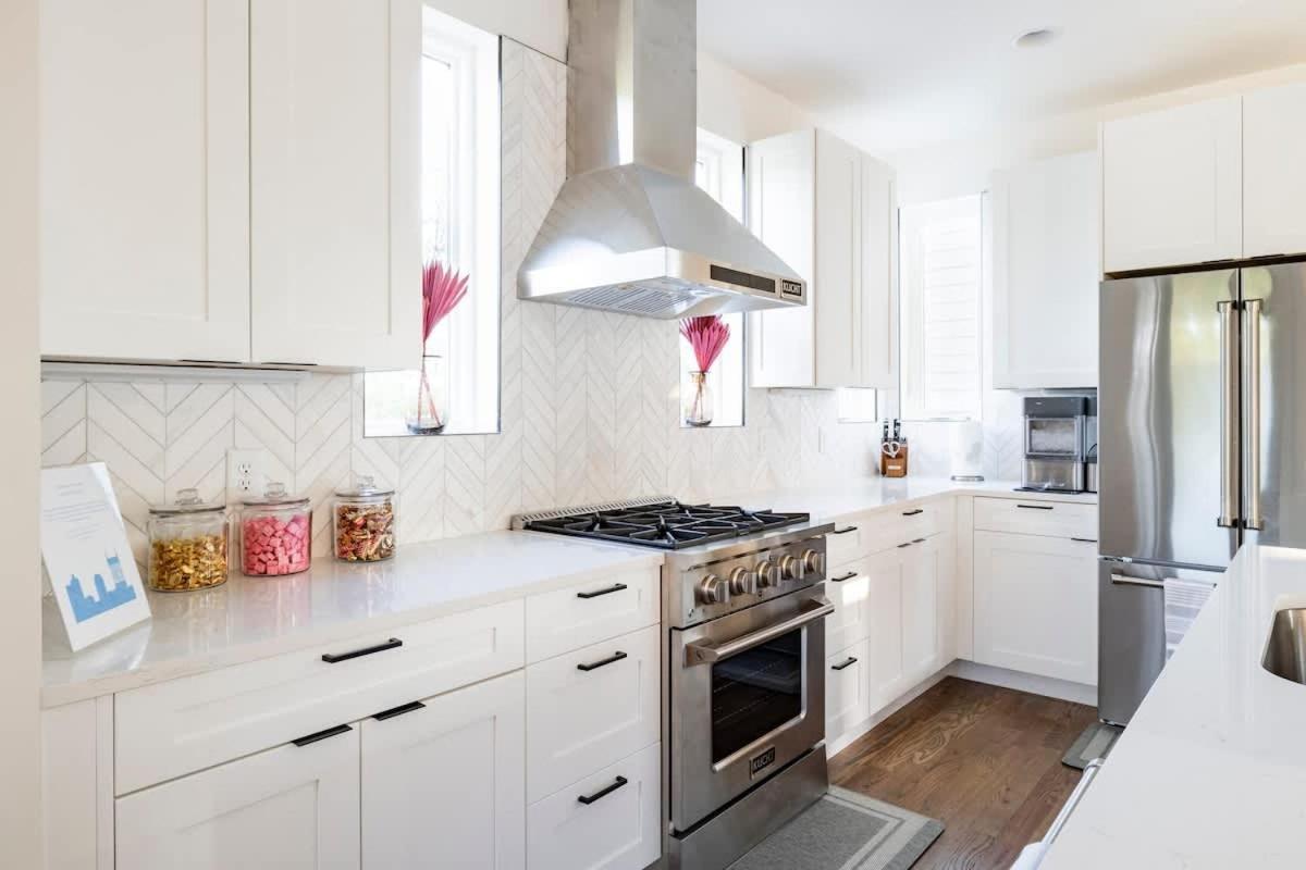 Delight - Fun Murals & Downtown Views Holiday home