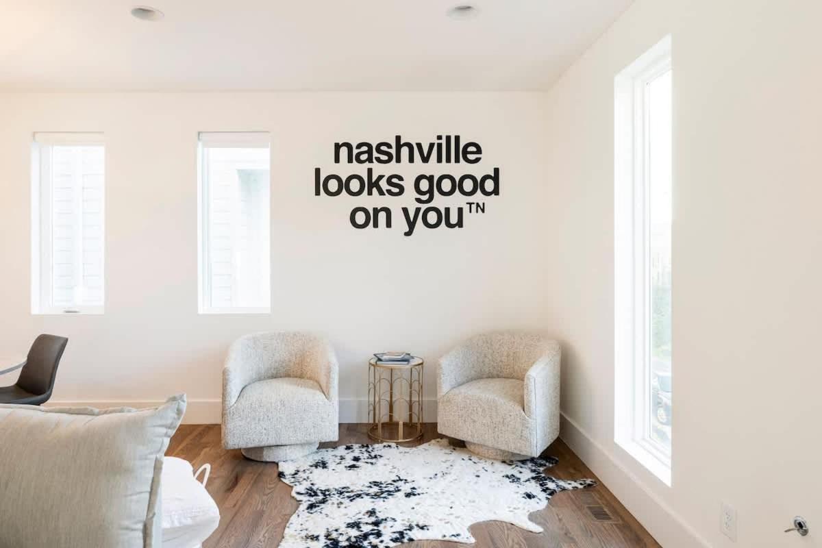 Delight - Fun Murals & Downtown Views Nashville