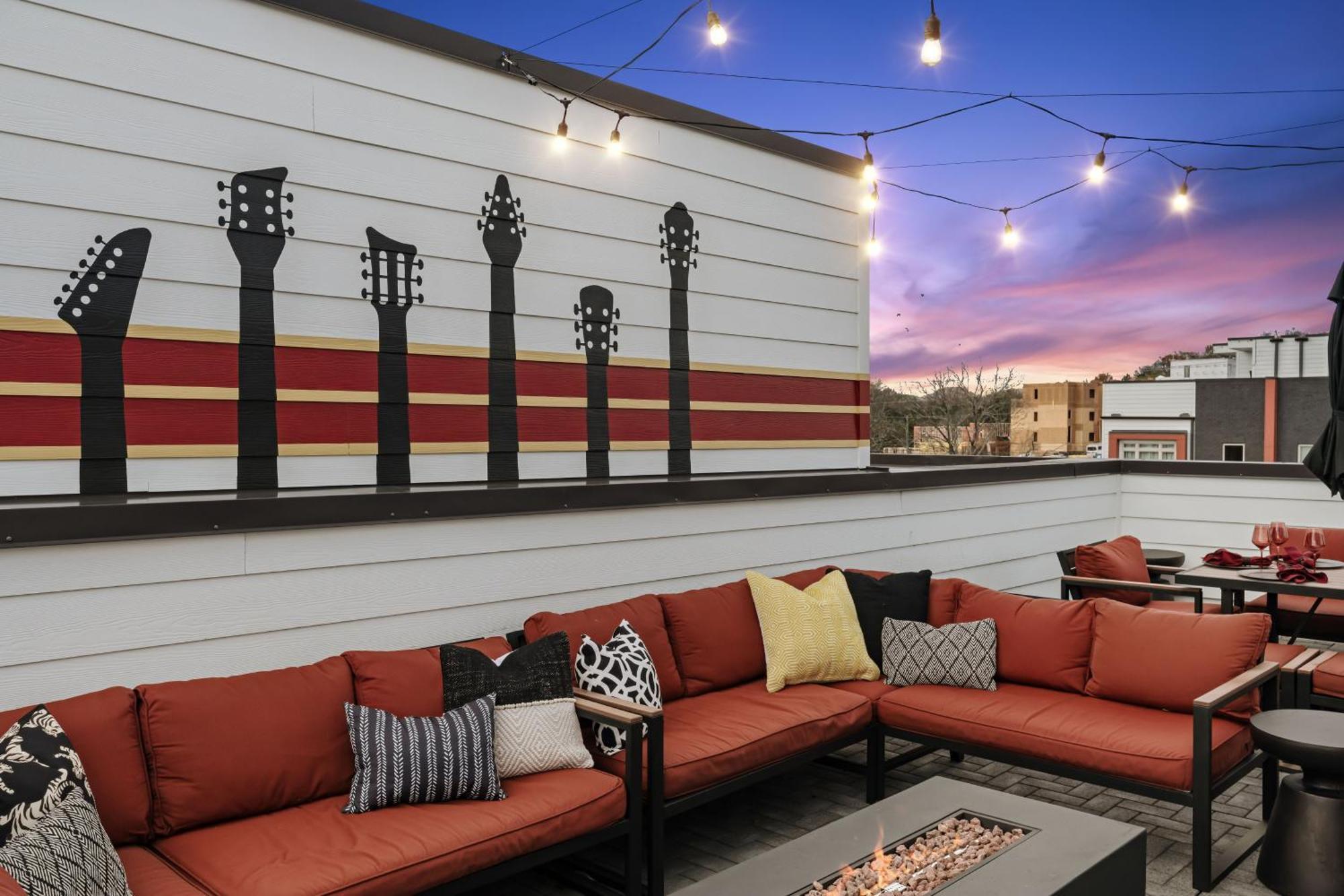 Holiday home Cool Townhouse Close To Downtown *