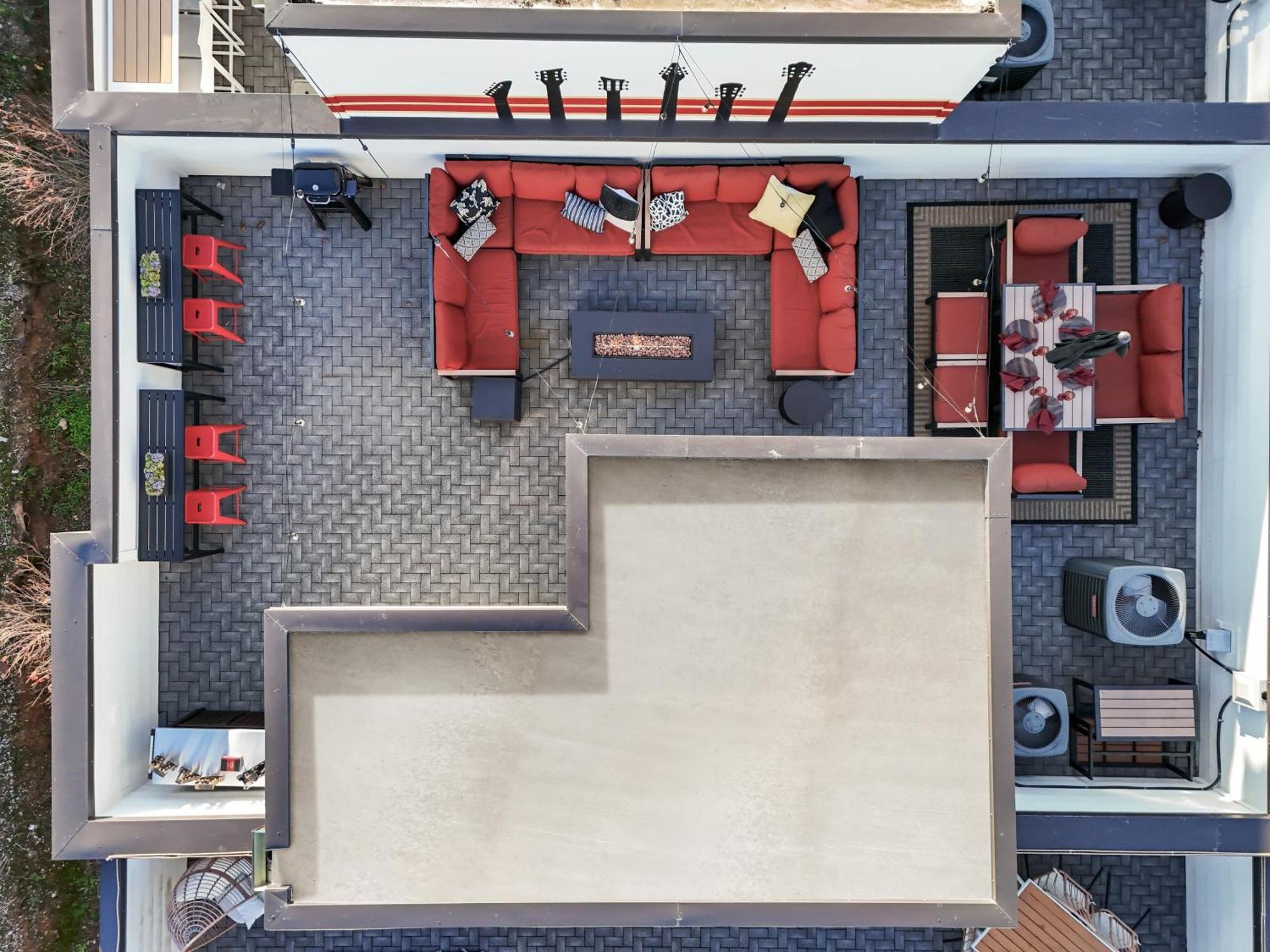 Cool Townhouse Close To Downtown