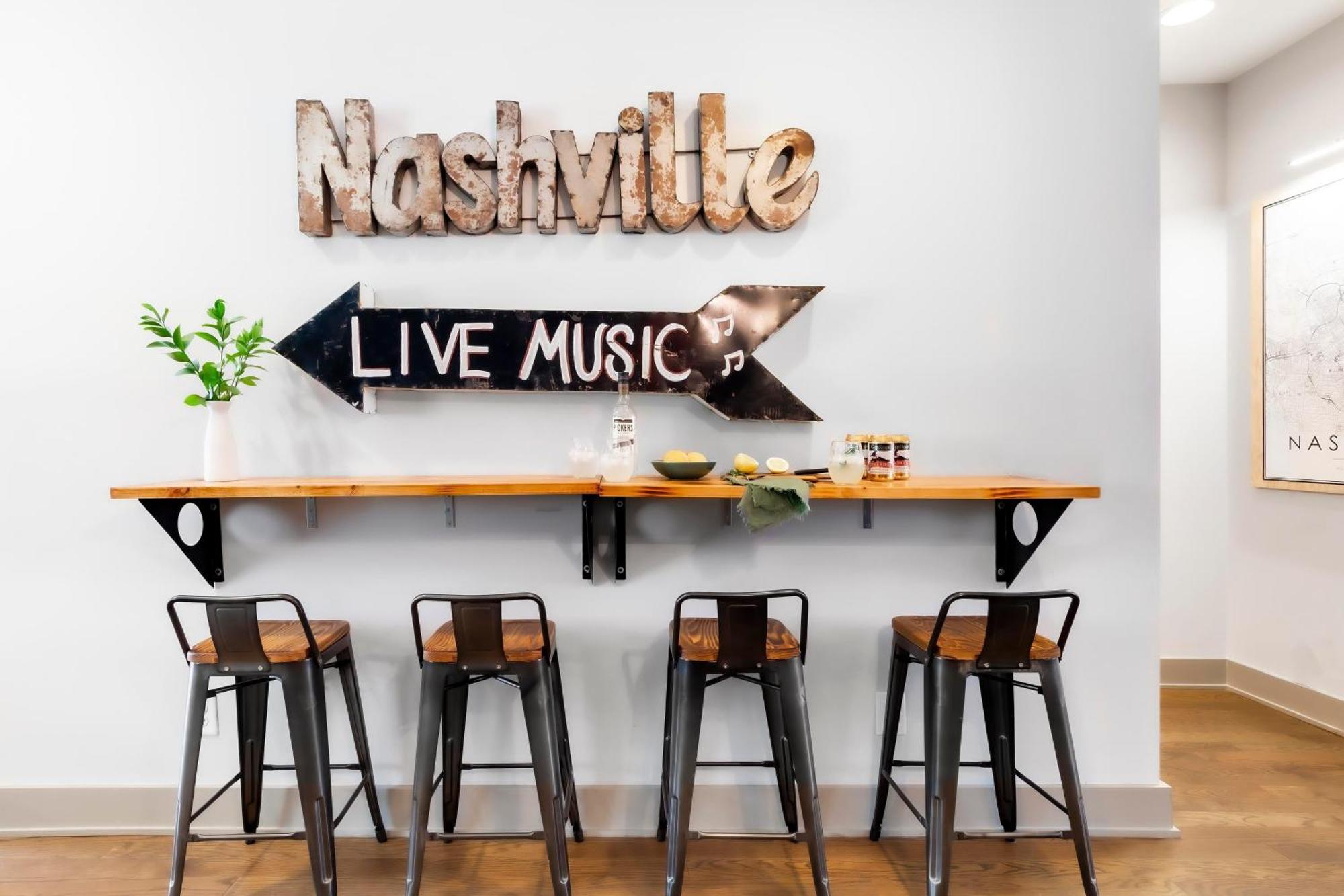 Holiday home Waverly By Avantstay Nashville-inspired Townhome W Luxury Kitchen Pool Table