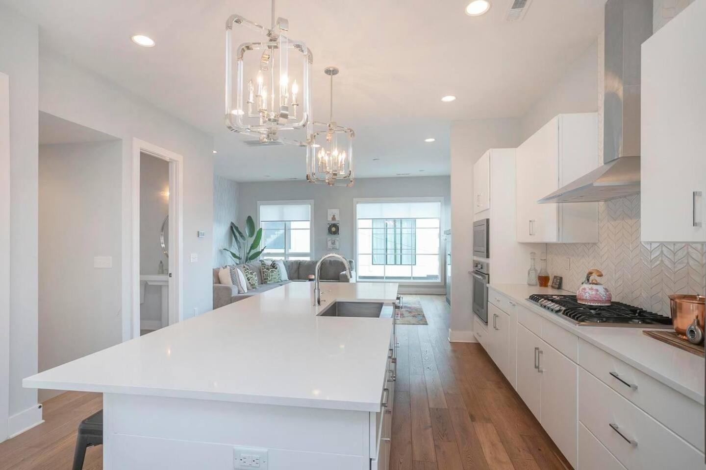 Downtown Modern Rooftop Patio Vanderbilt 8 Beds *