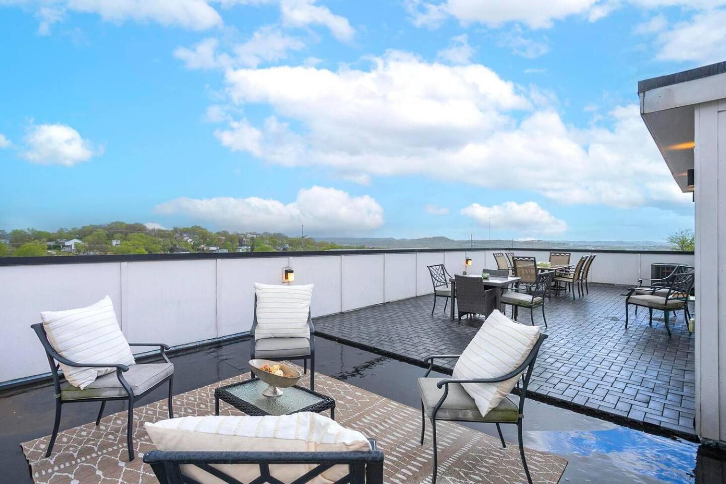 Downtown Modern Rooftop Patio Vanderbilt 8 Beds Holiday home *