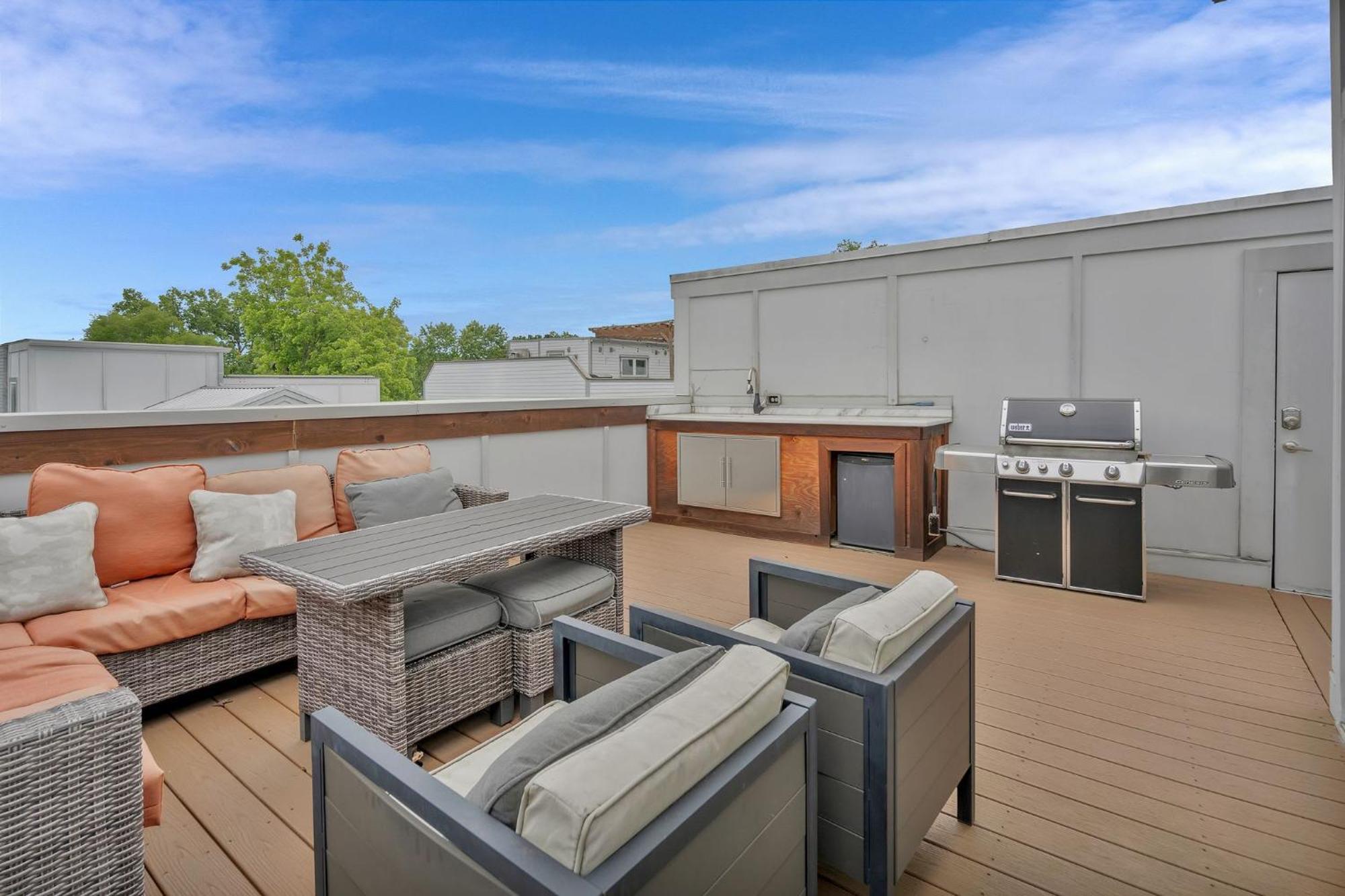Lux East Nash-hot Tub & Rooftop Patio *