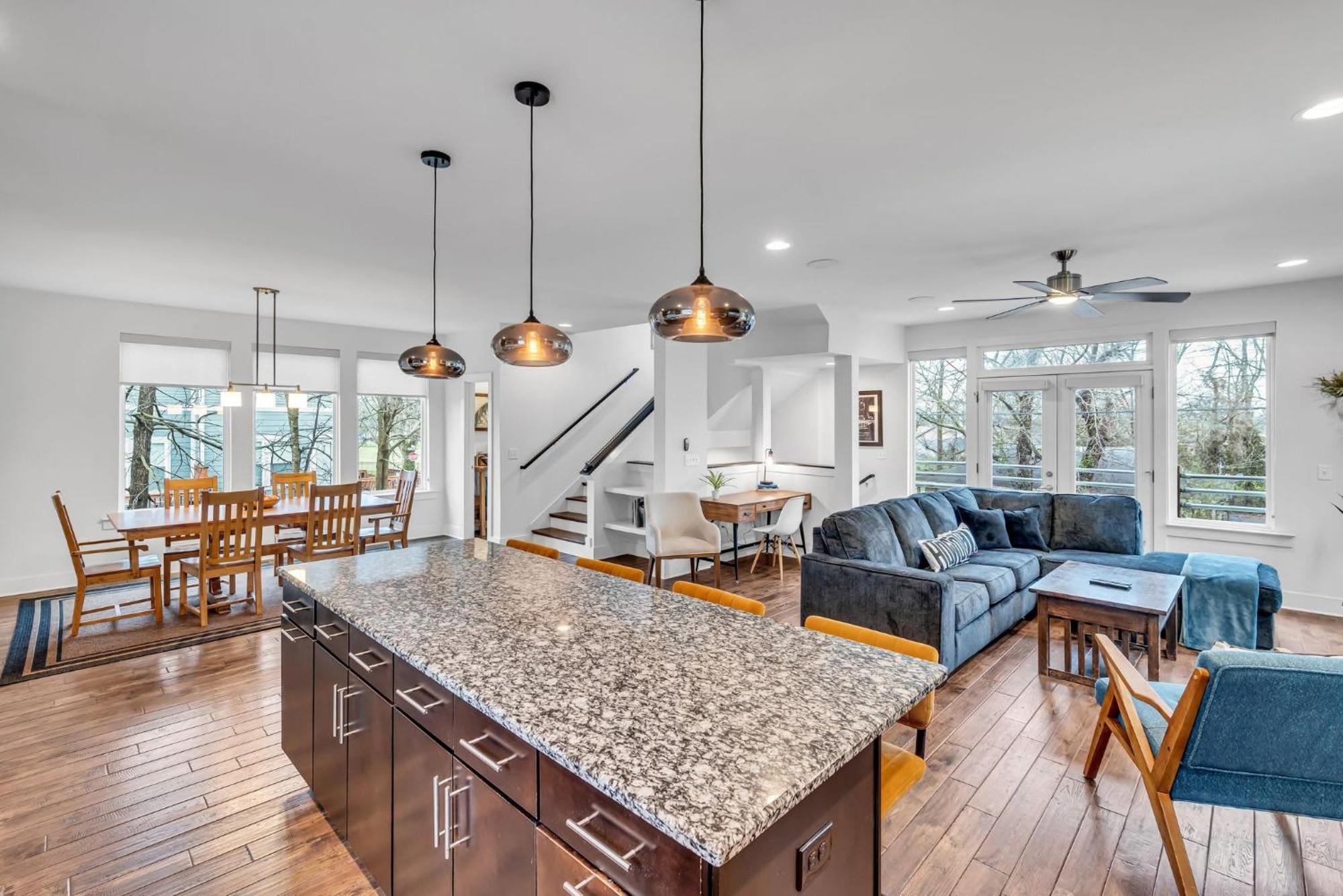 Lux East Nash-hot Tub & Rooftop Patio * Nashville