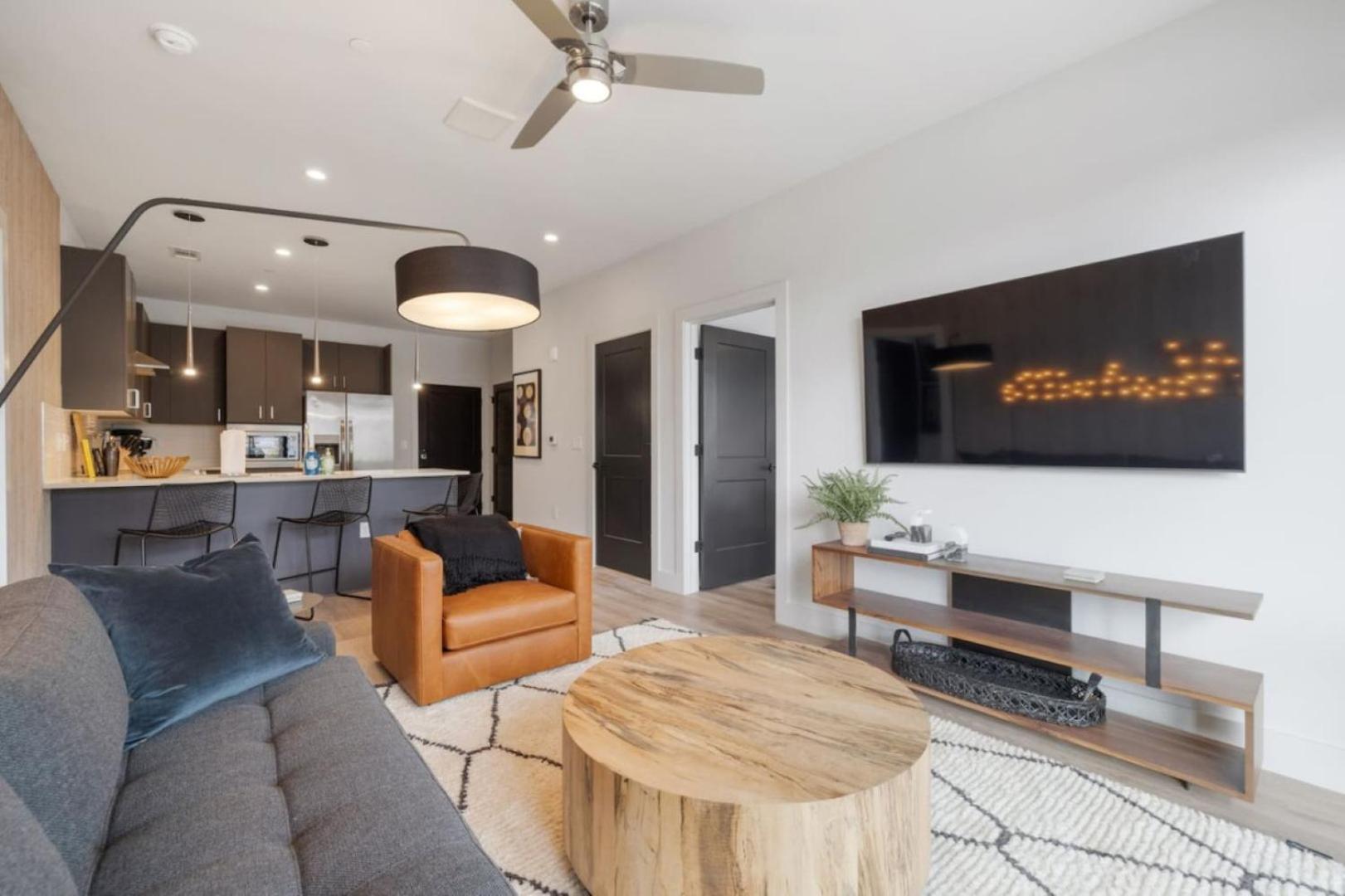 Holiday home Walk To Nightlife, Vanderbilt, Minutes To Broadway *