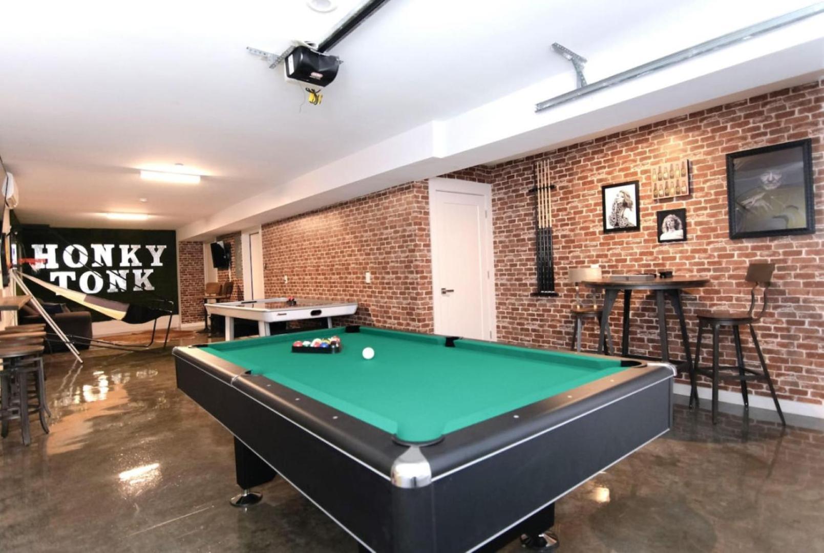 Honky Tonk Game With Rooftop Deck Holiday home Nashville