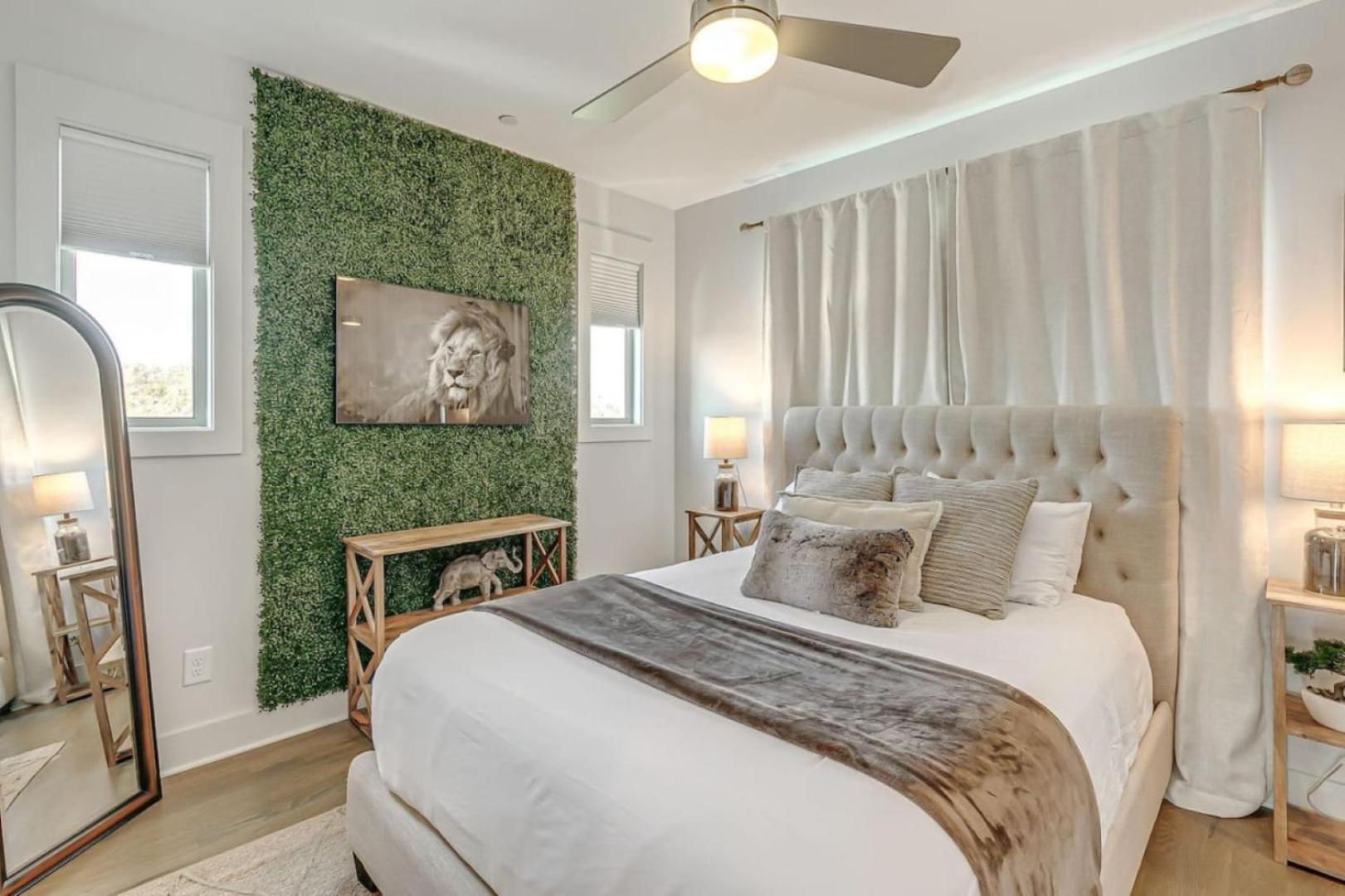 Honky Tonk Game With Rooftop Deck *