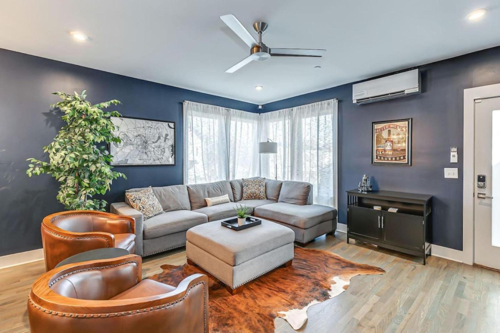 Honky Tonk Game With Rooftop Deck Holiday home Nashville