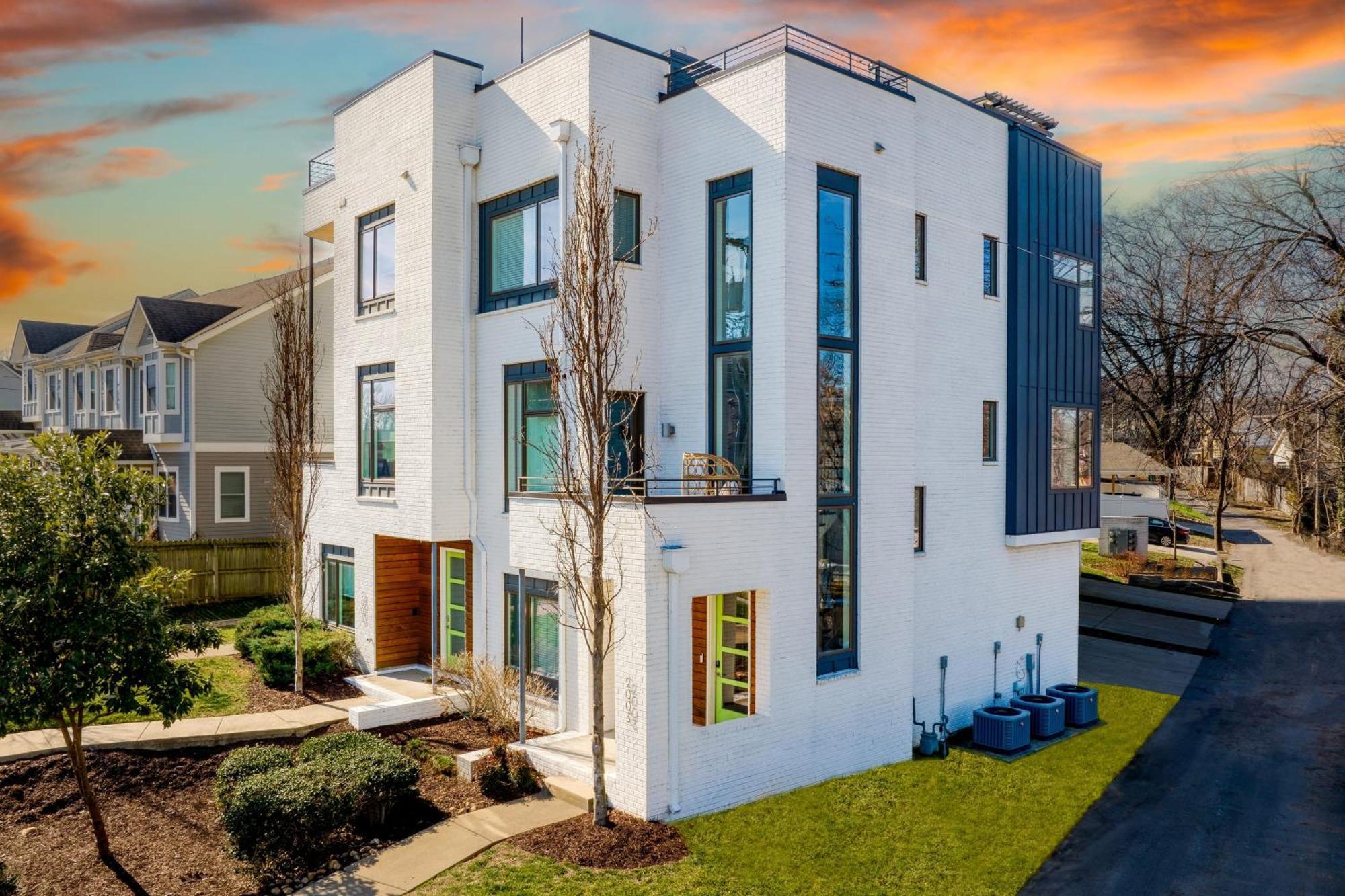 Doralee By Avantstay Rooftop Mins From Downtown Dolly Parton Theme Holiday home Nashville