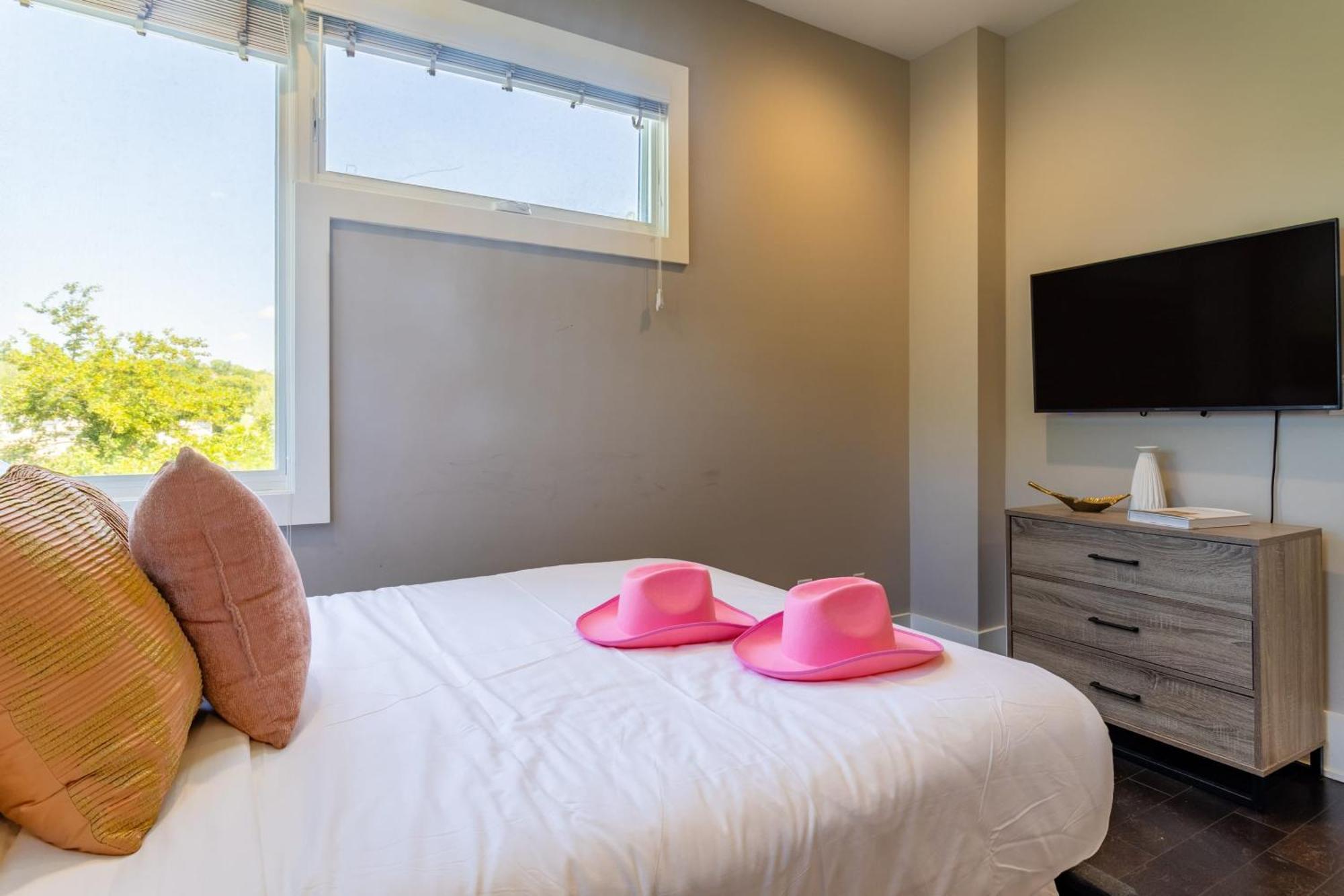 Holiday home Doralee By Avantstay Rooftop Mins From Downtown Dolly Parton Theme