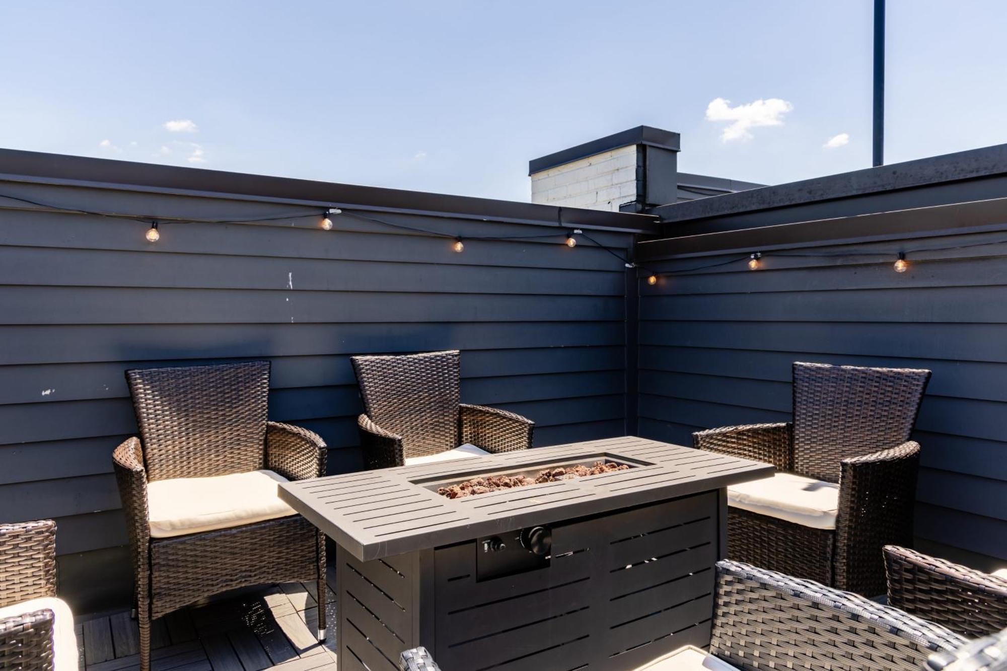 Holiday home Doralee By Avantstay Rooftop Mins From Downtown Dolly Parton Theme *