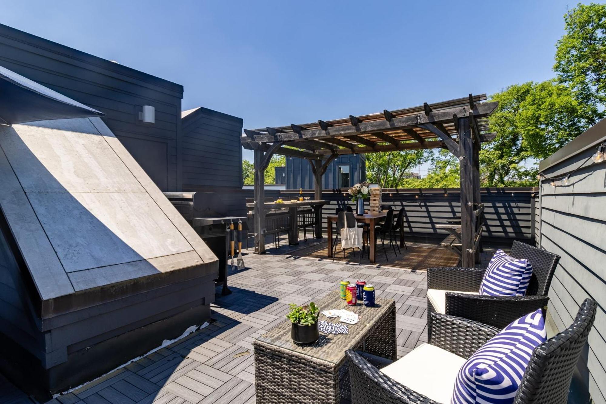 Holiday home Doralee By Avantstay Rooftop Mins From Downtown Dolly Parton Theme *