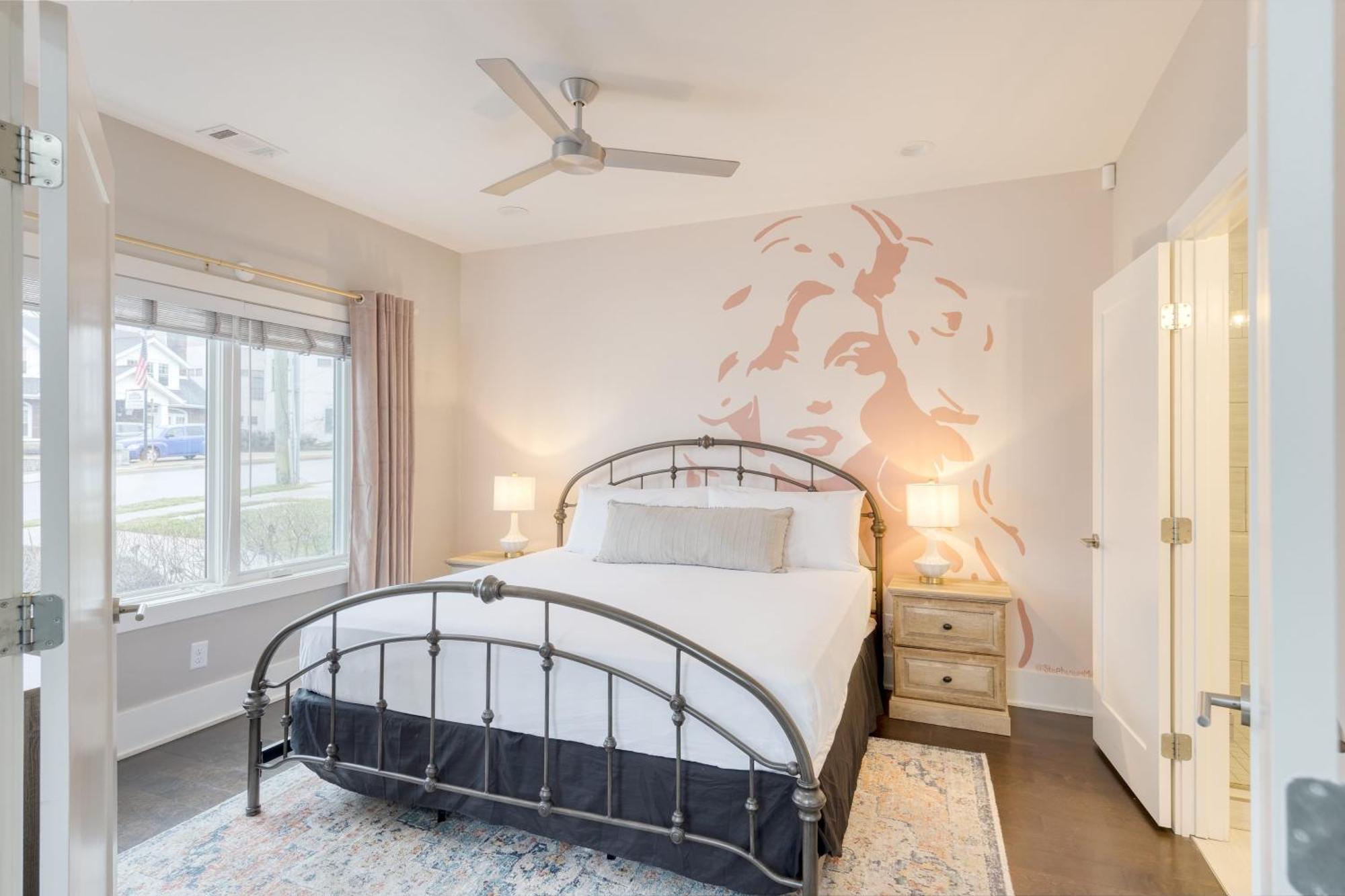 Doralee By Avantstay Rooftop Mins From Downtown Dolly Parton Theme Holiday home Nashville