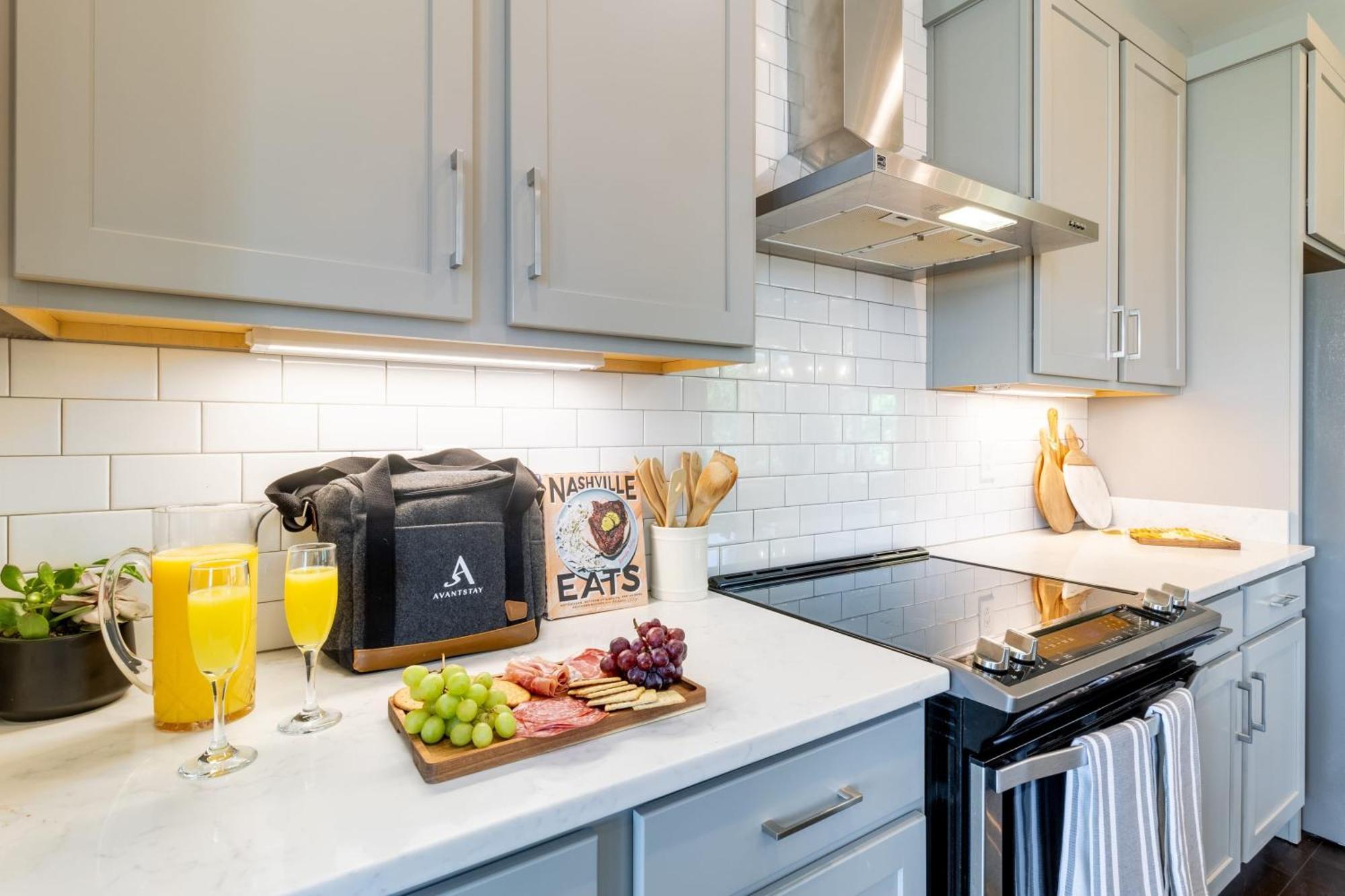 Holiday home Doralee By Avantstay Rooftop Mins From Downtown Dolly Parton Theme *