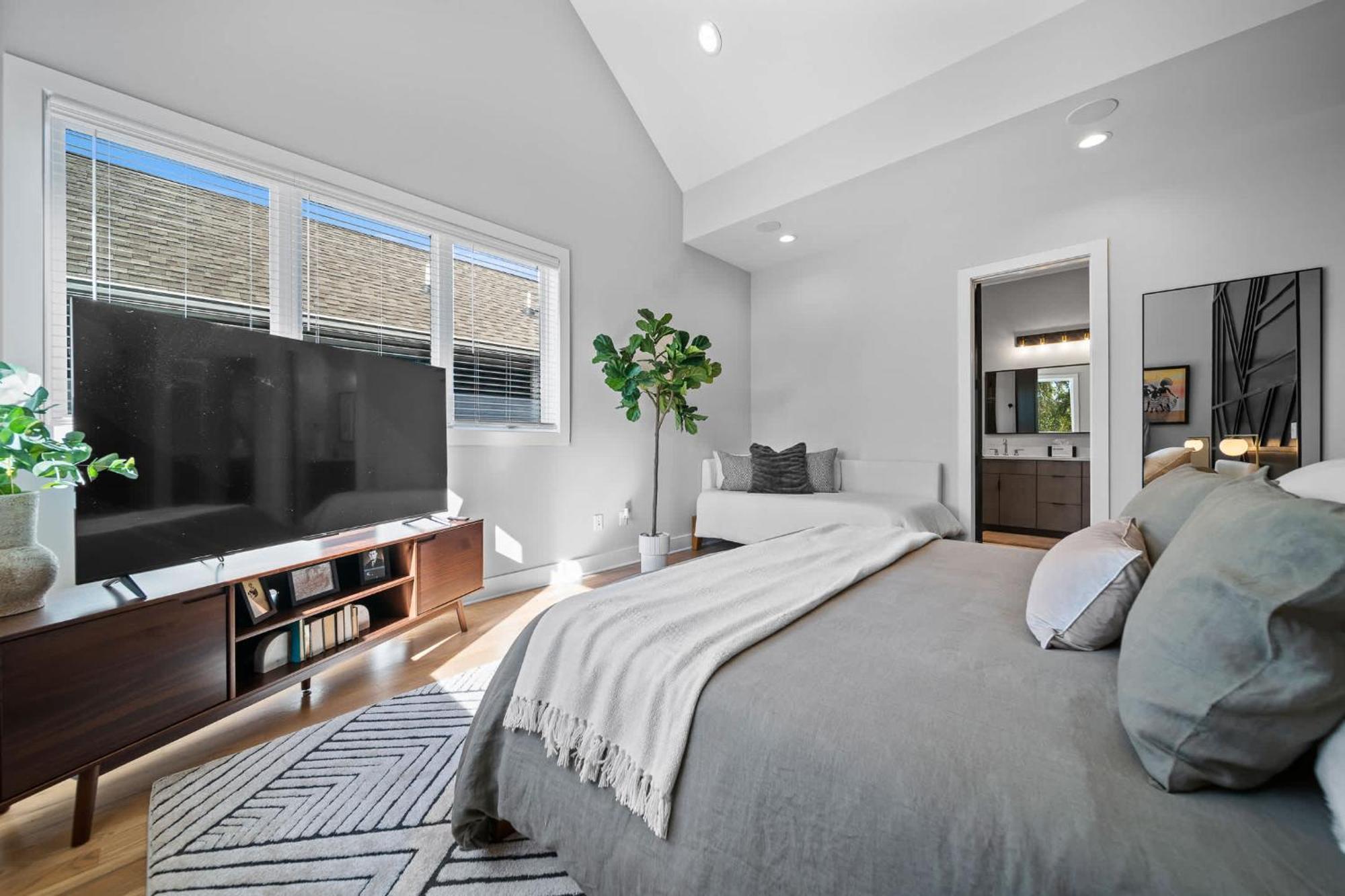 Mid-century Luxury Rooftop Lounge Near Broadway