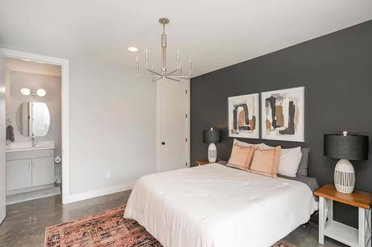Downtown Modern Rooftop Patio Vanderbilt 8 Beds Holiday home *
