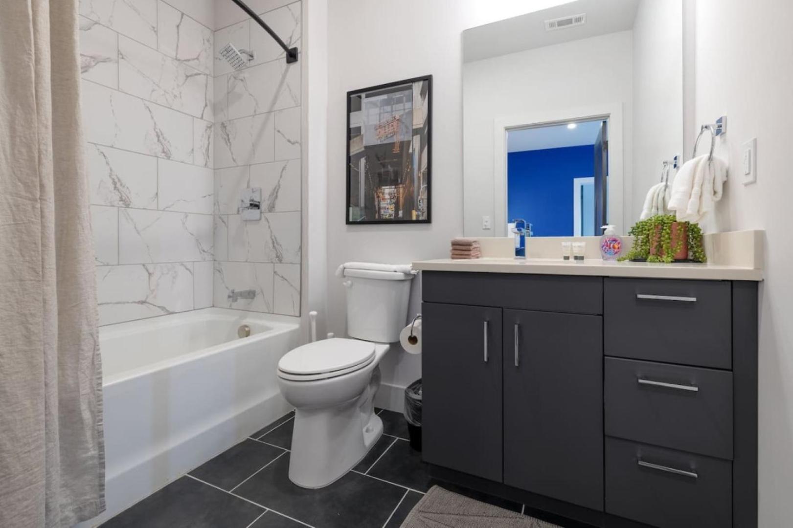 Walk To Nightlife, Vanderbilt University, Minutes Nashville