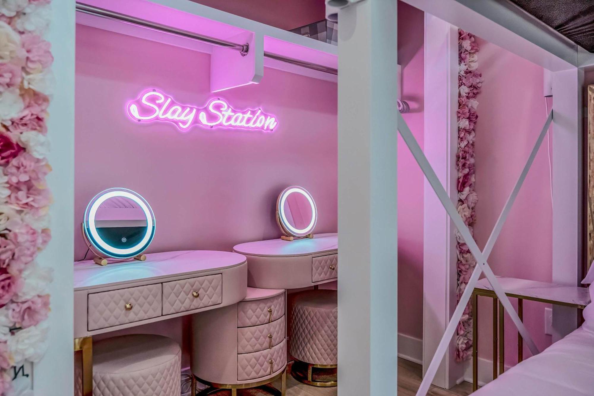 Apartment Rooftop Views Stylish Decor Nash Downtown Access *